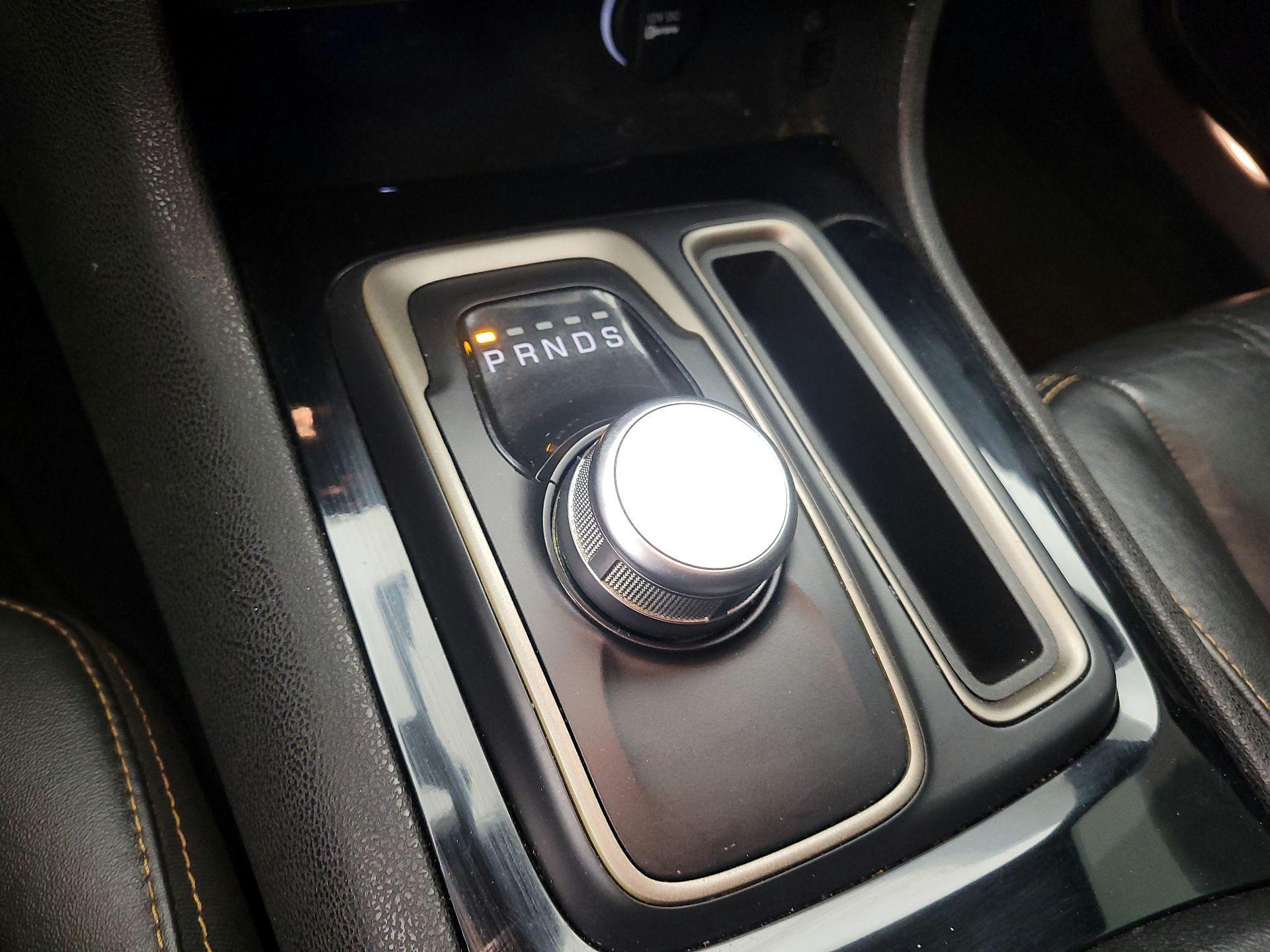 Thumbnail: 2019 Chrysler 300 - 18