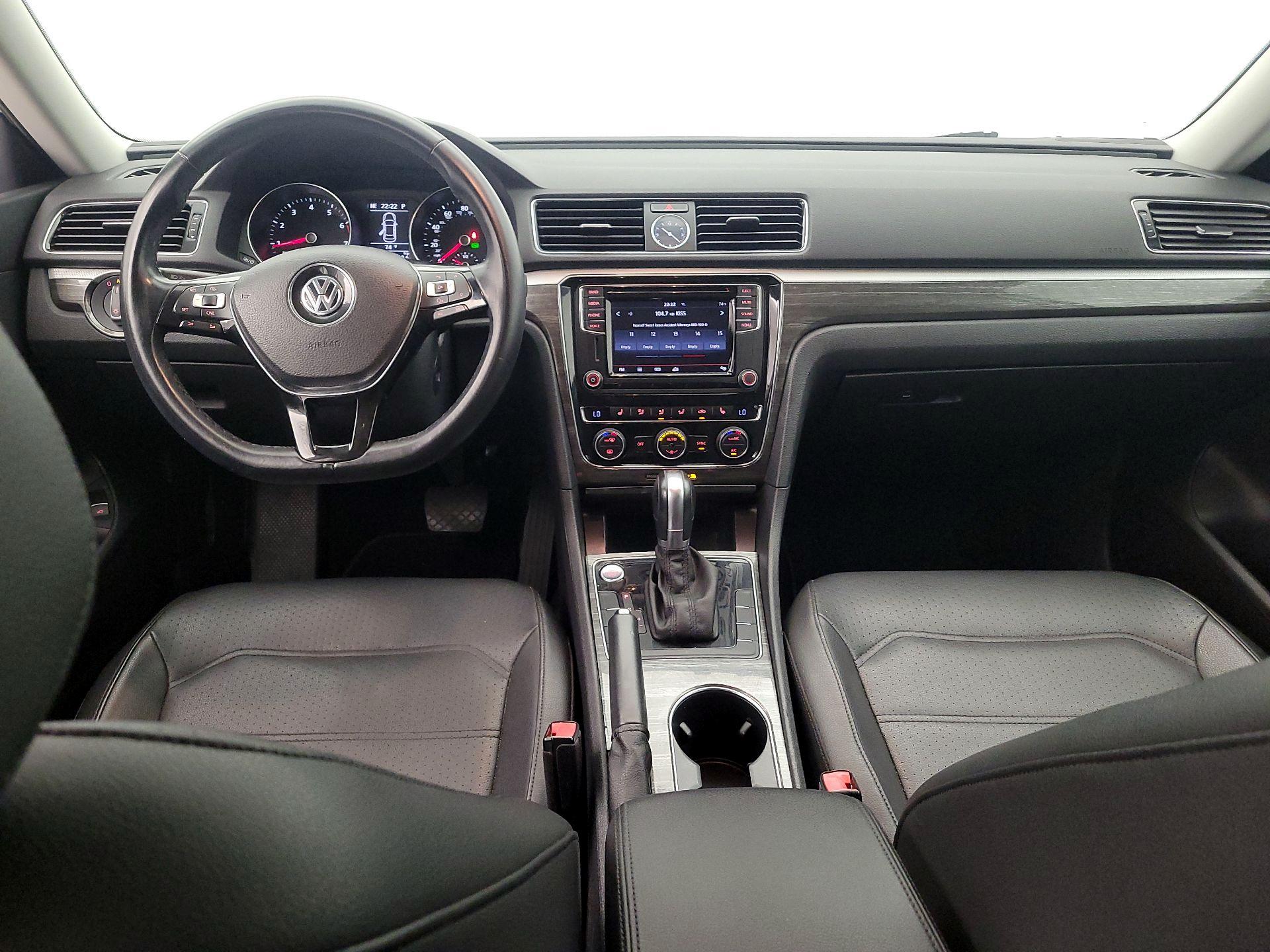 Thumbnail: 2017 Volkswagen Passat - 9