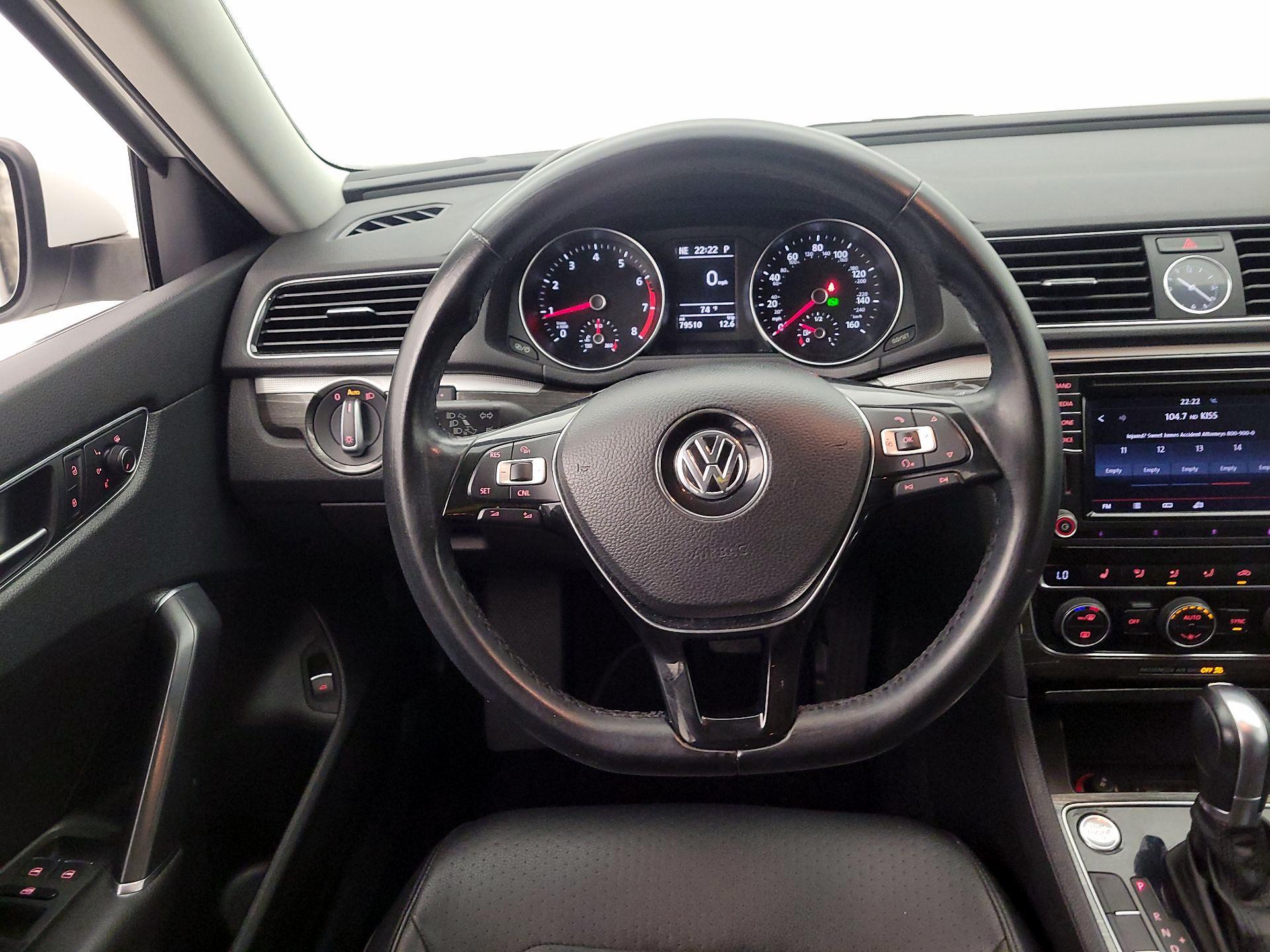 Thumbnail: 2017 Volkswagen Passat - 10