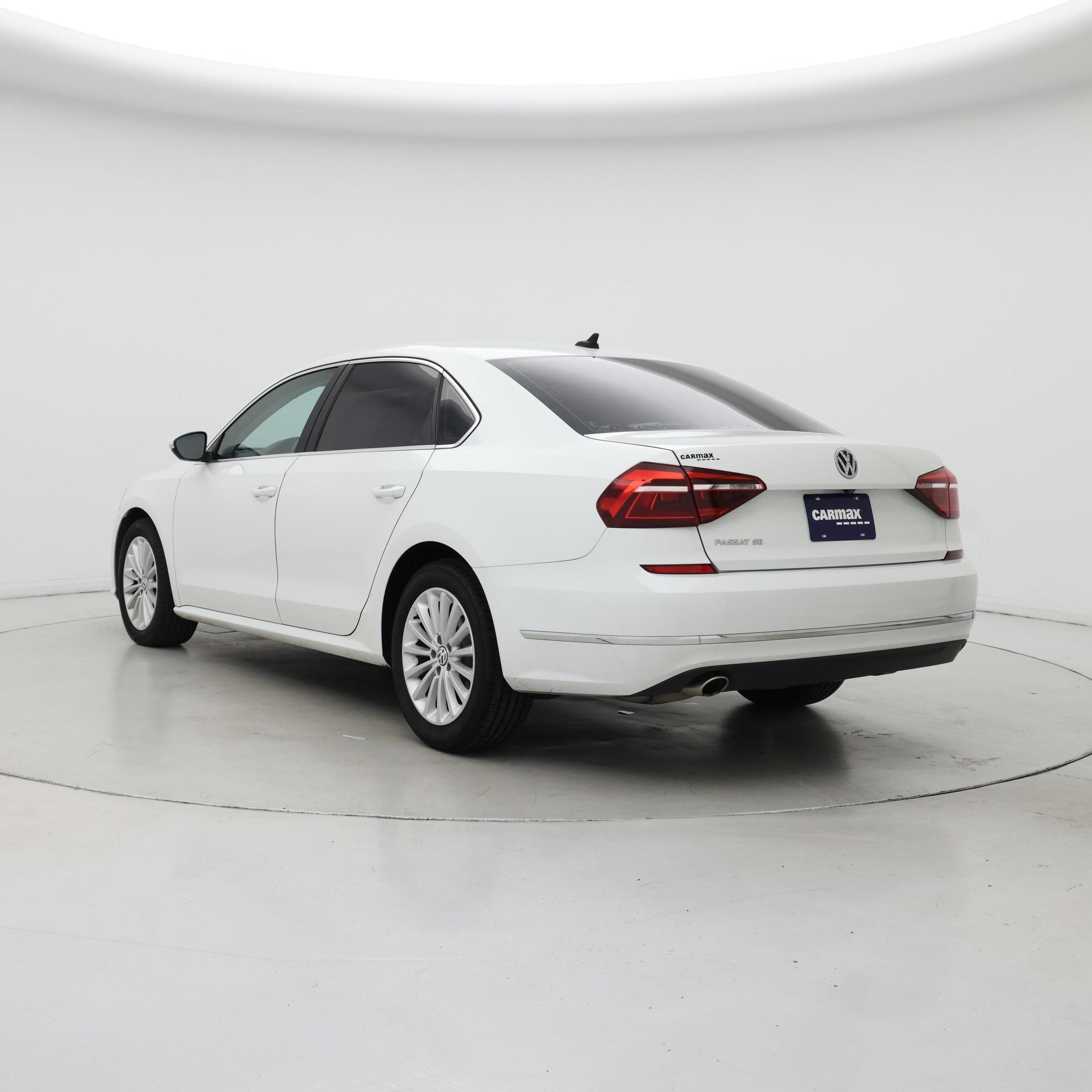 Thumbnail: 2017 Volkswagen Passat - 2