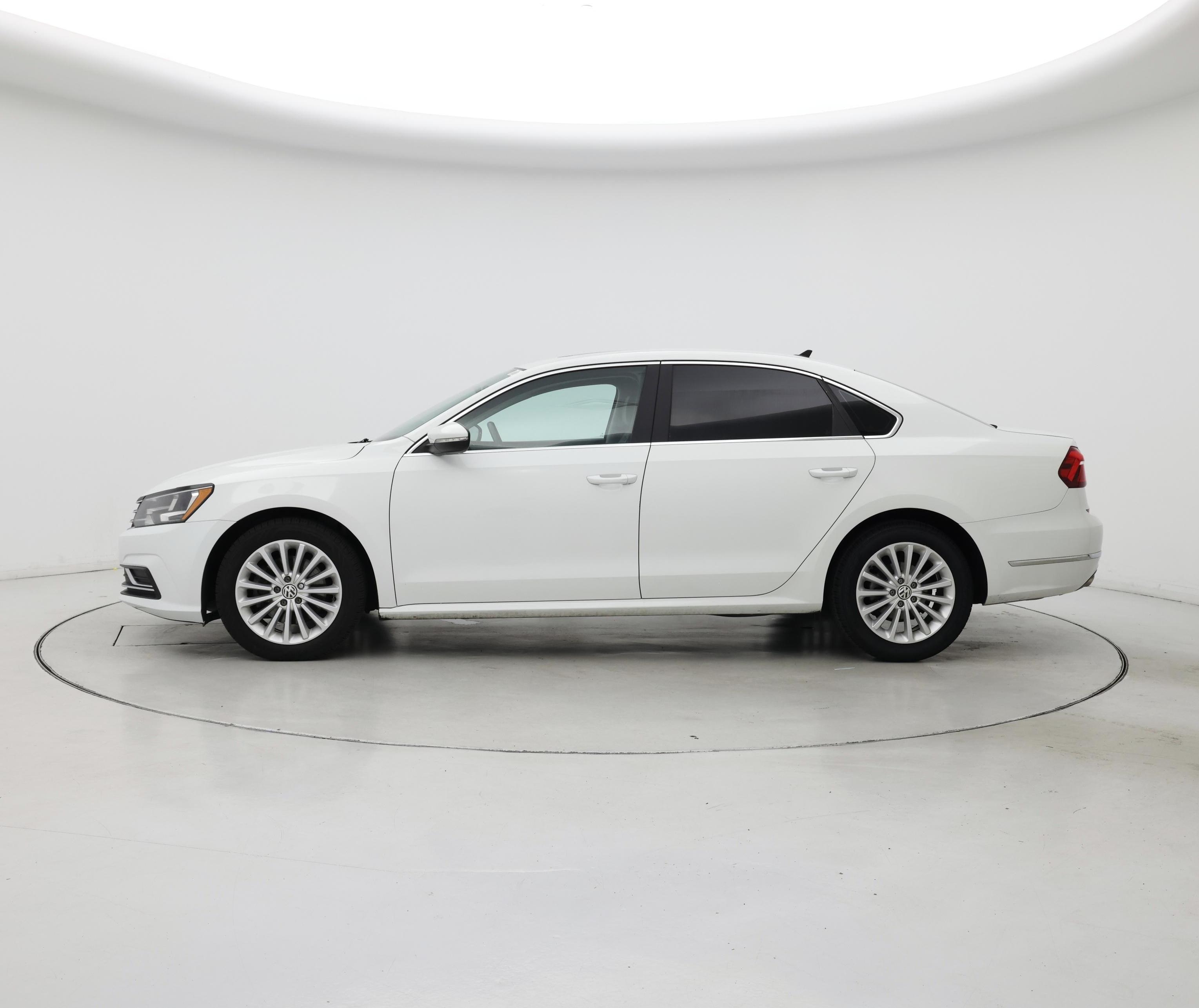 Thumbnail: 2017 Volkswagen Passat - 3