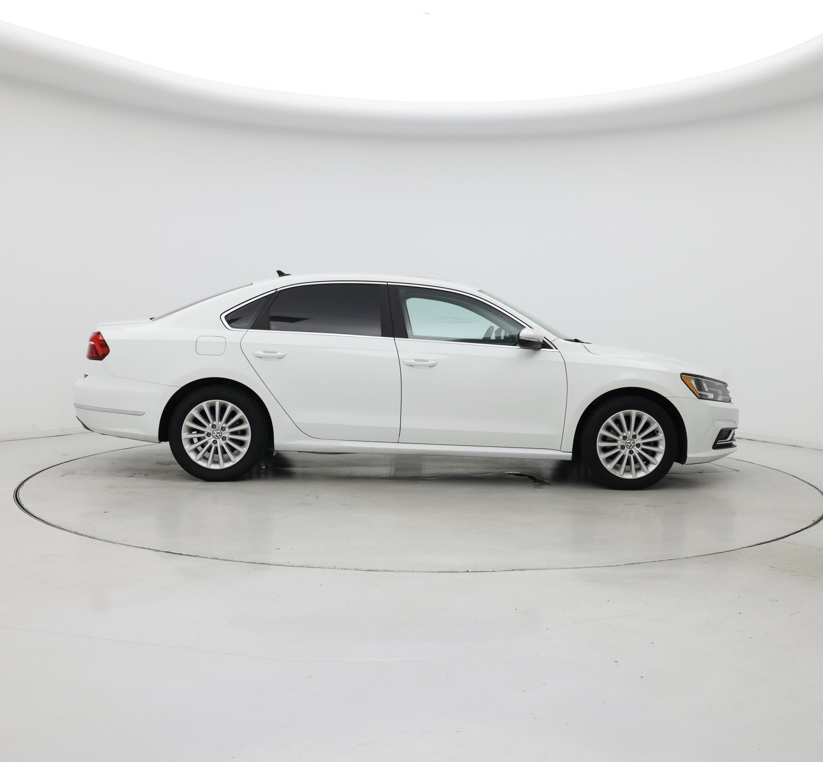 Thumbnail: 2017 Volkswagen Passat - 7