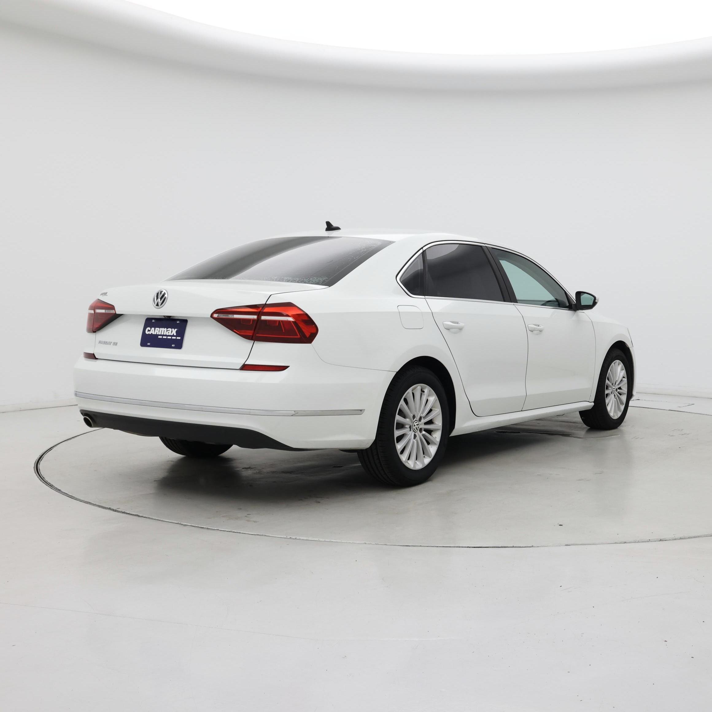 Thumbnail: 2017 Volkswagen Passat - 8