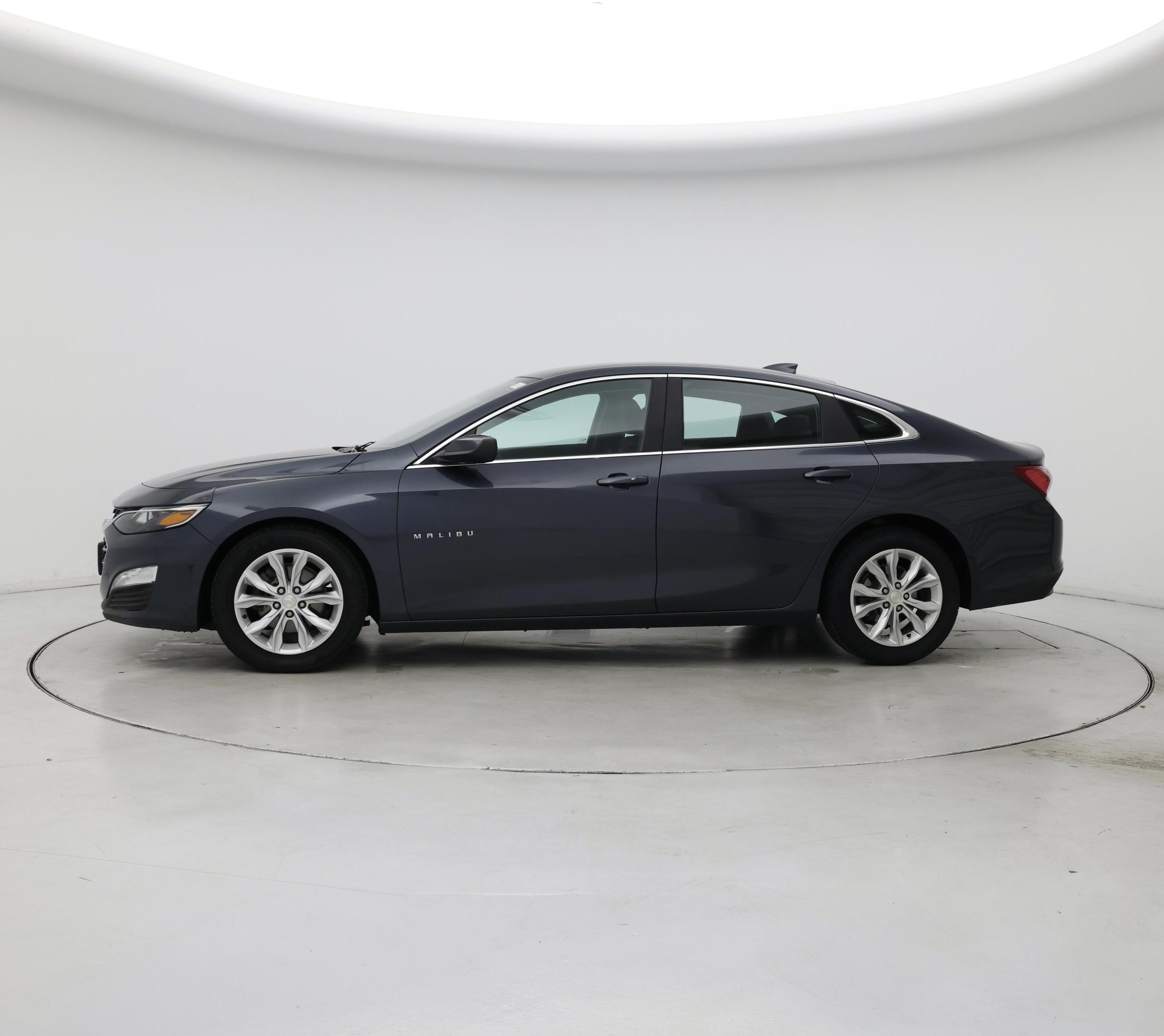 Thumbnail: 2020 Chevrolet Malibu - 3