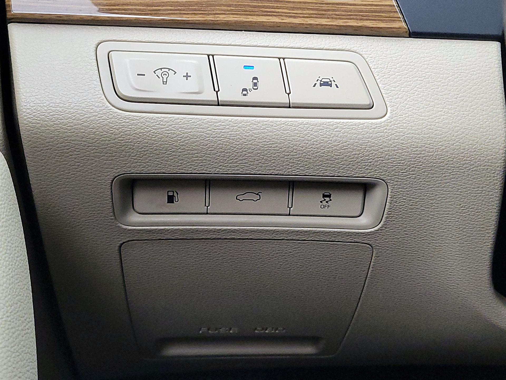 Thumbnail: 2015 Hyundai Sonata - 13