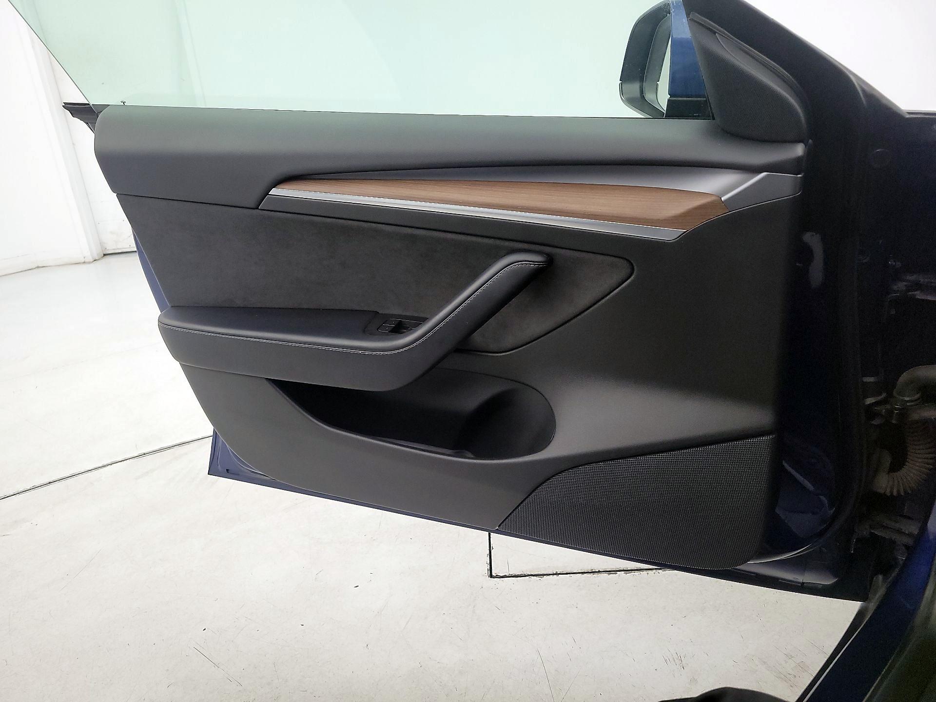 Thumbnail: 2022 Tesla Model 3 - 12