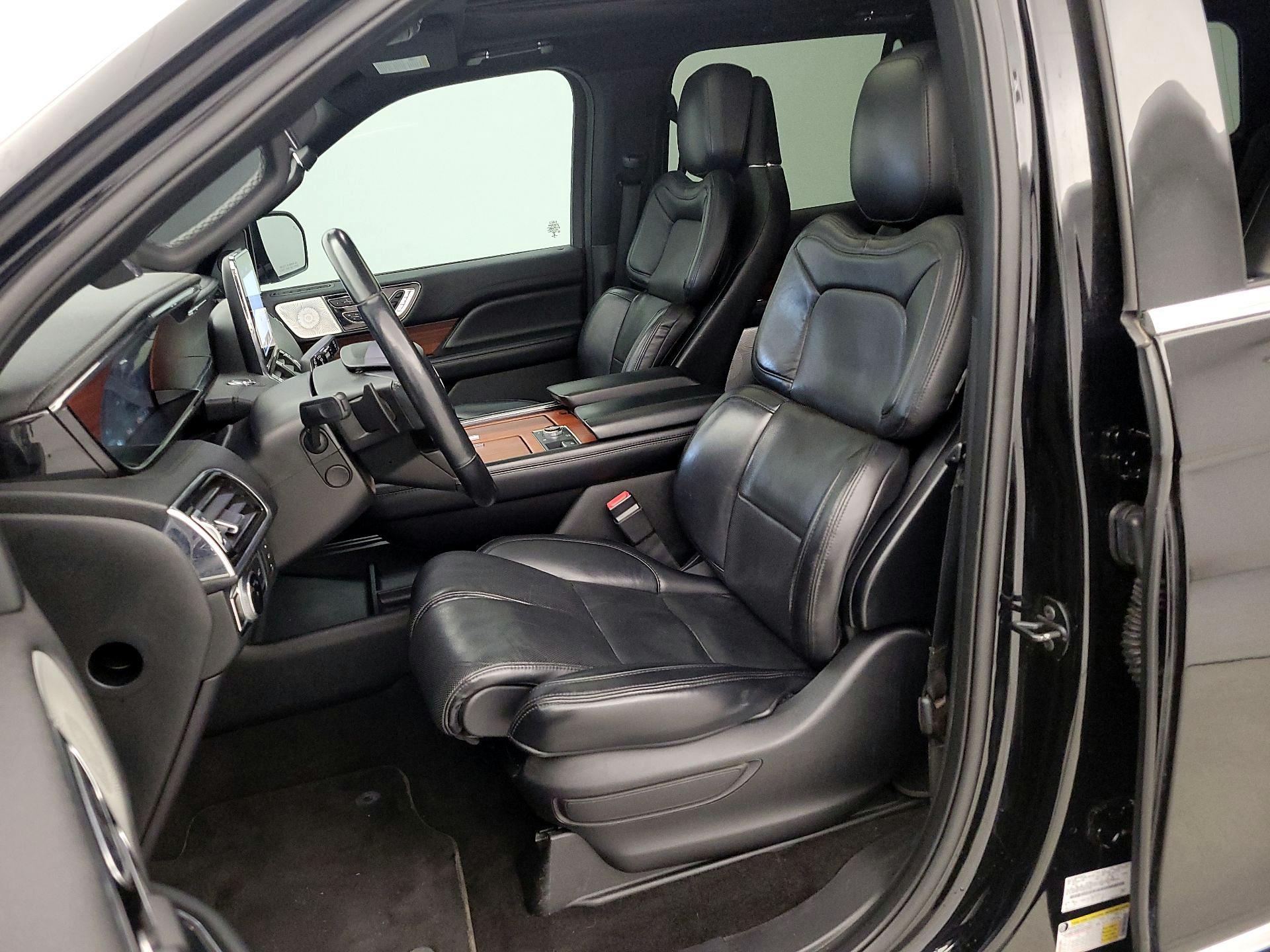 Thumbnail: 2020 Lincoln Navigator - 11