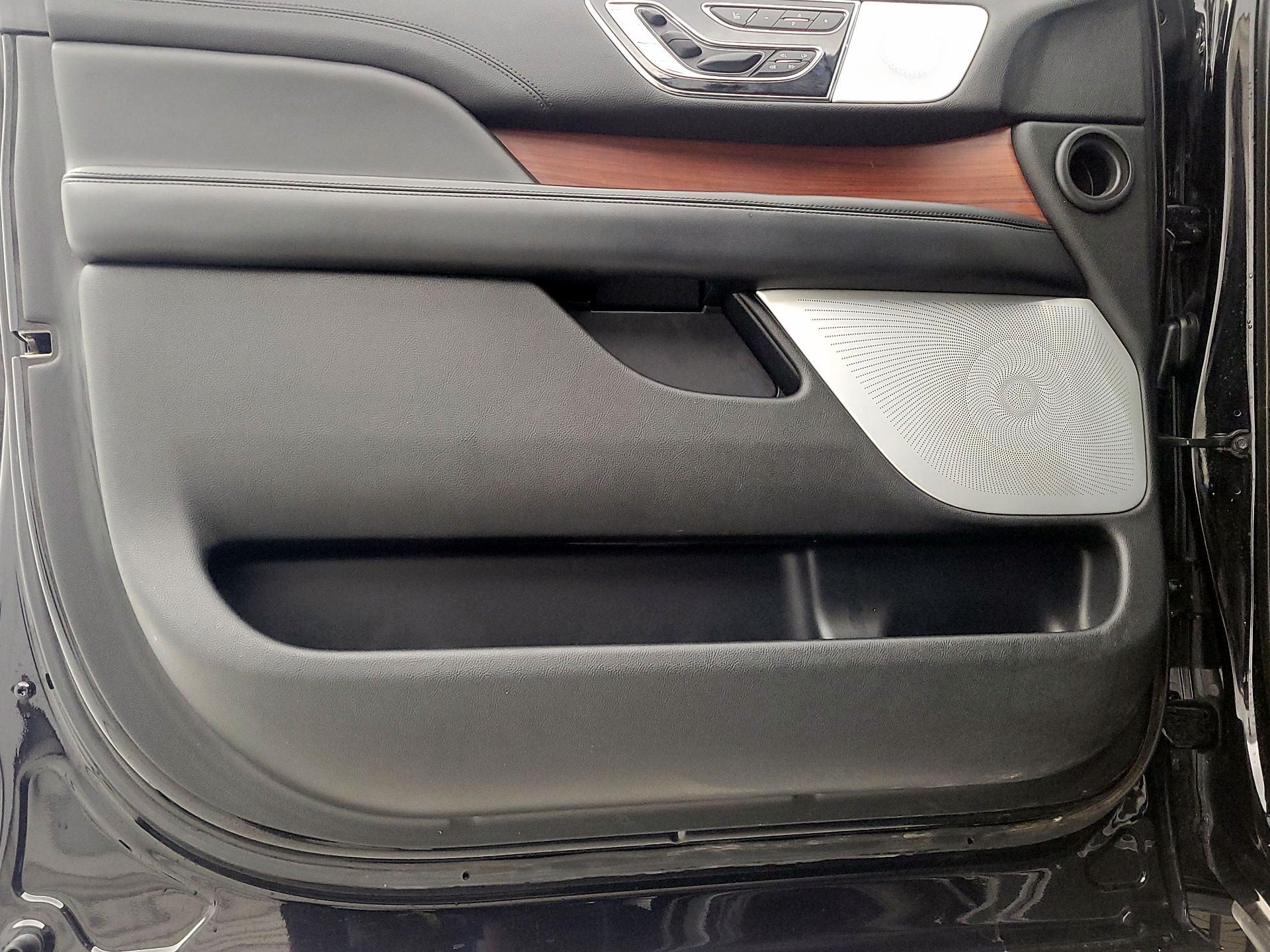 Thumbnail: 2020 Lincoln Navigator - 12