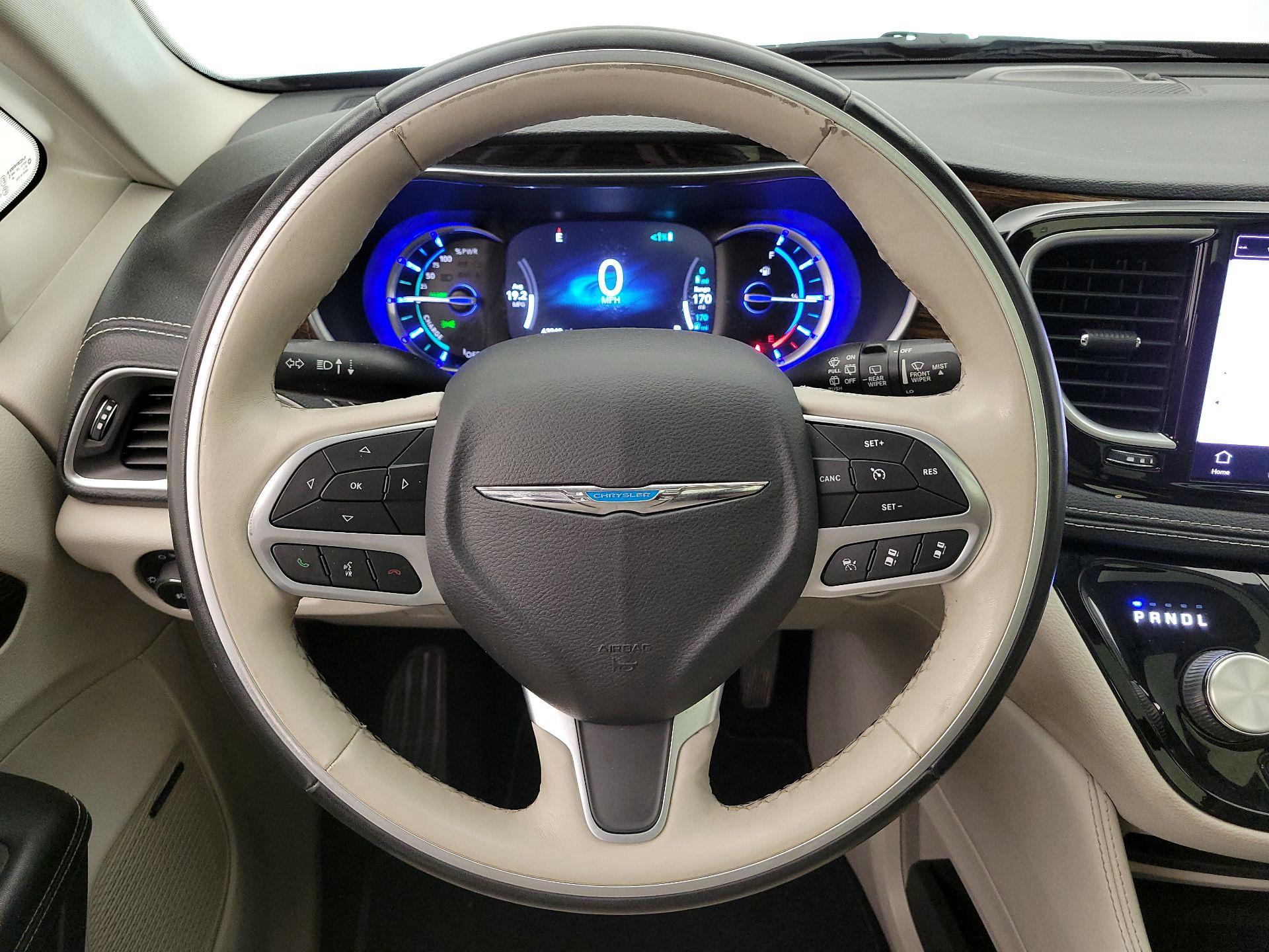Thumbnail: 2021 Chrysler Pacifica - 10