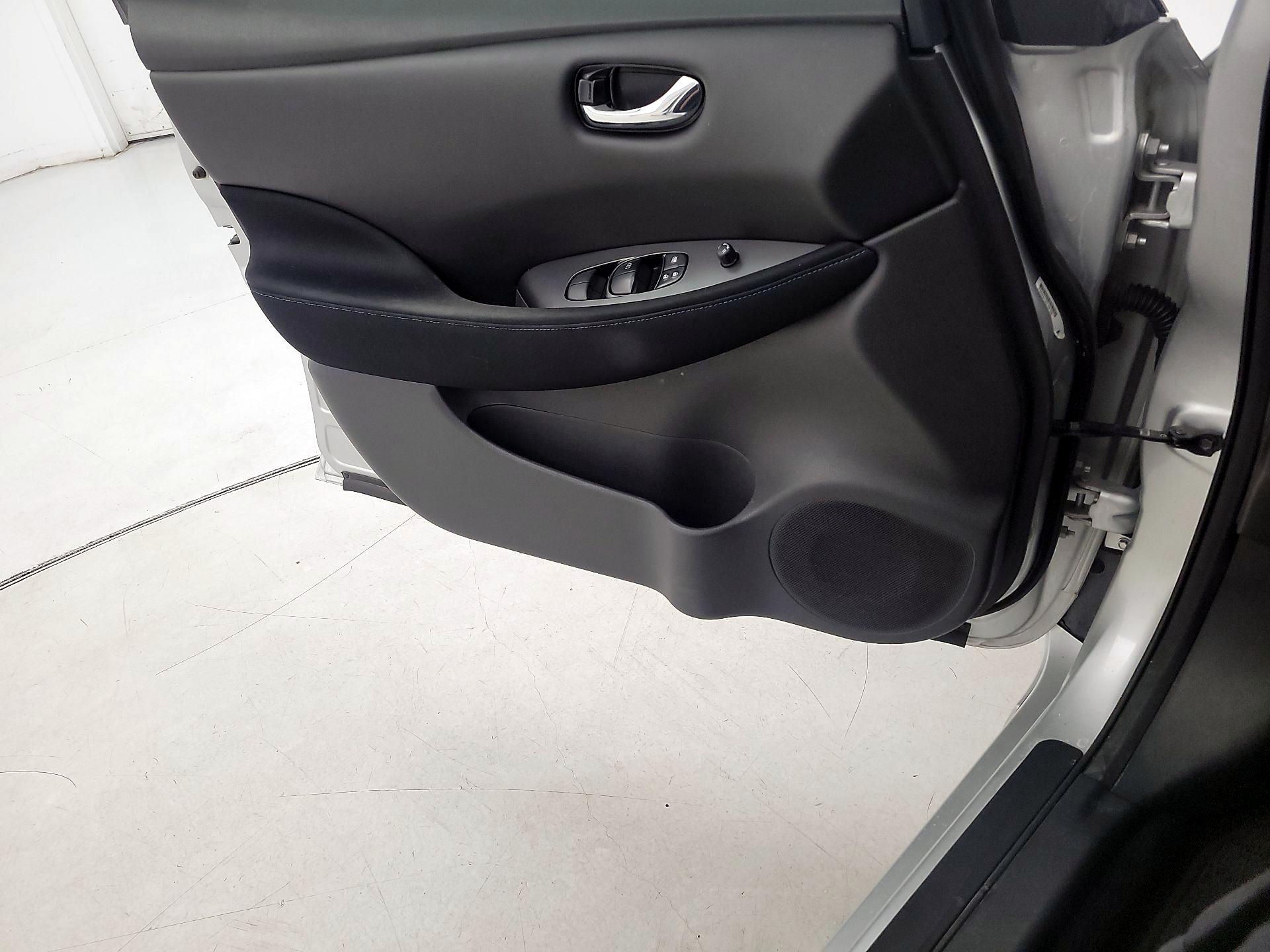 Thumbnail: 2019 Nissan Leaf - 12