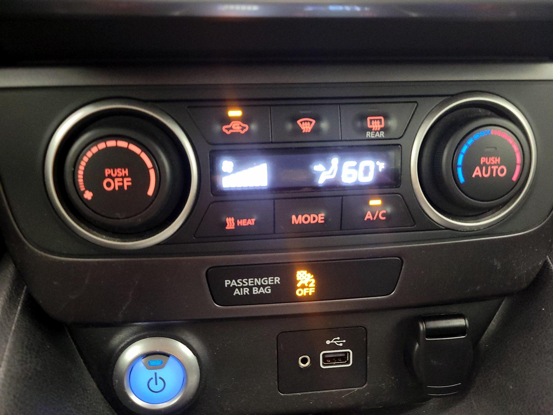 Thumbnail: 2019 Nissan Leaf - 16