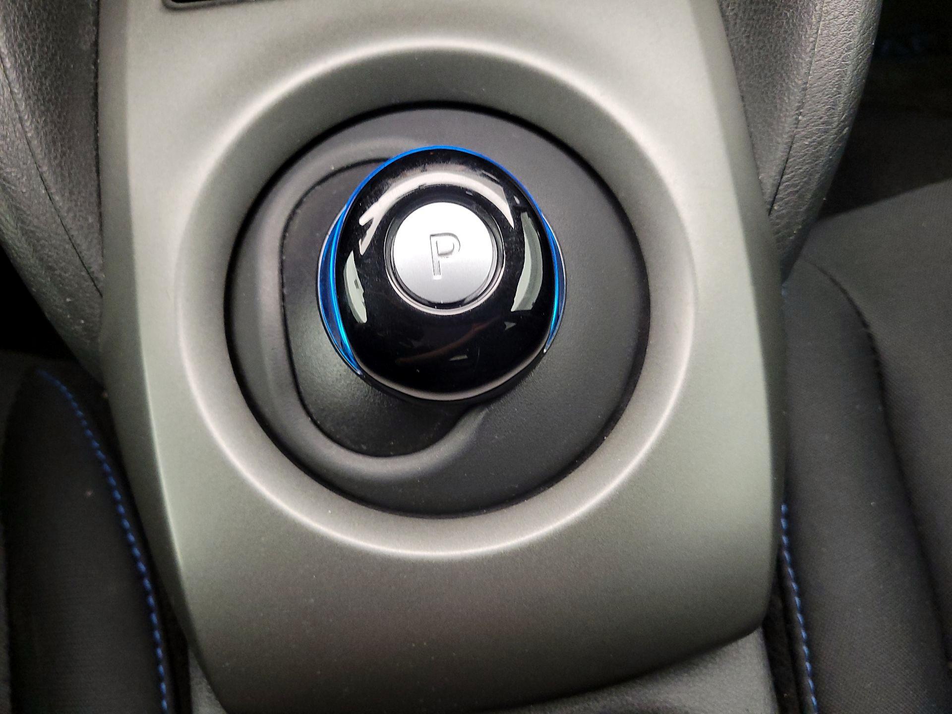 Thumbnail: 2019 Nissan Leaf - 17