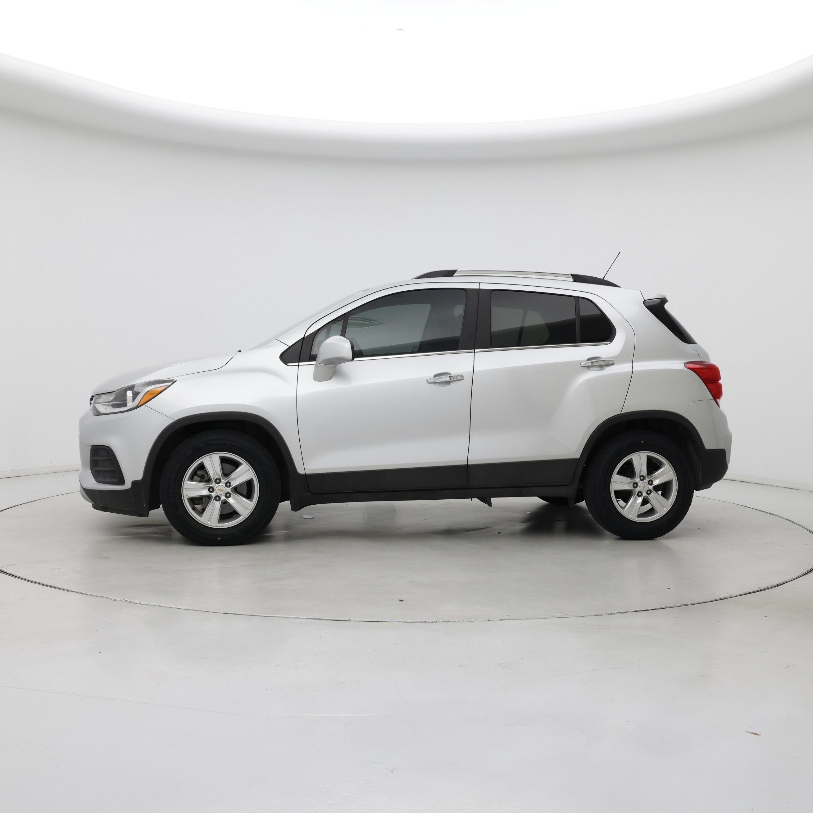 Thumbnail: 2018 Chevrolet Trax - 3