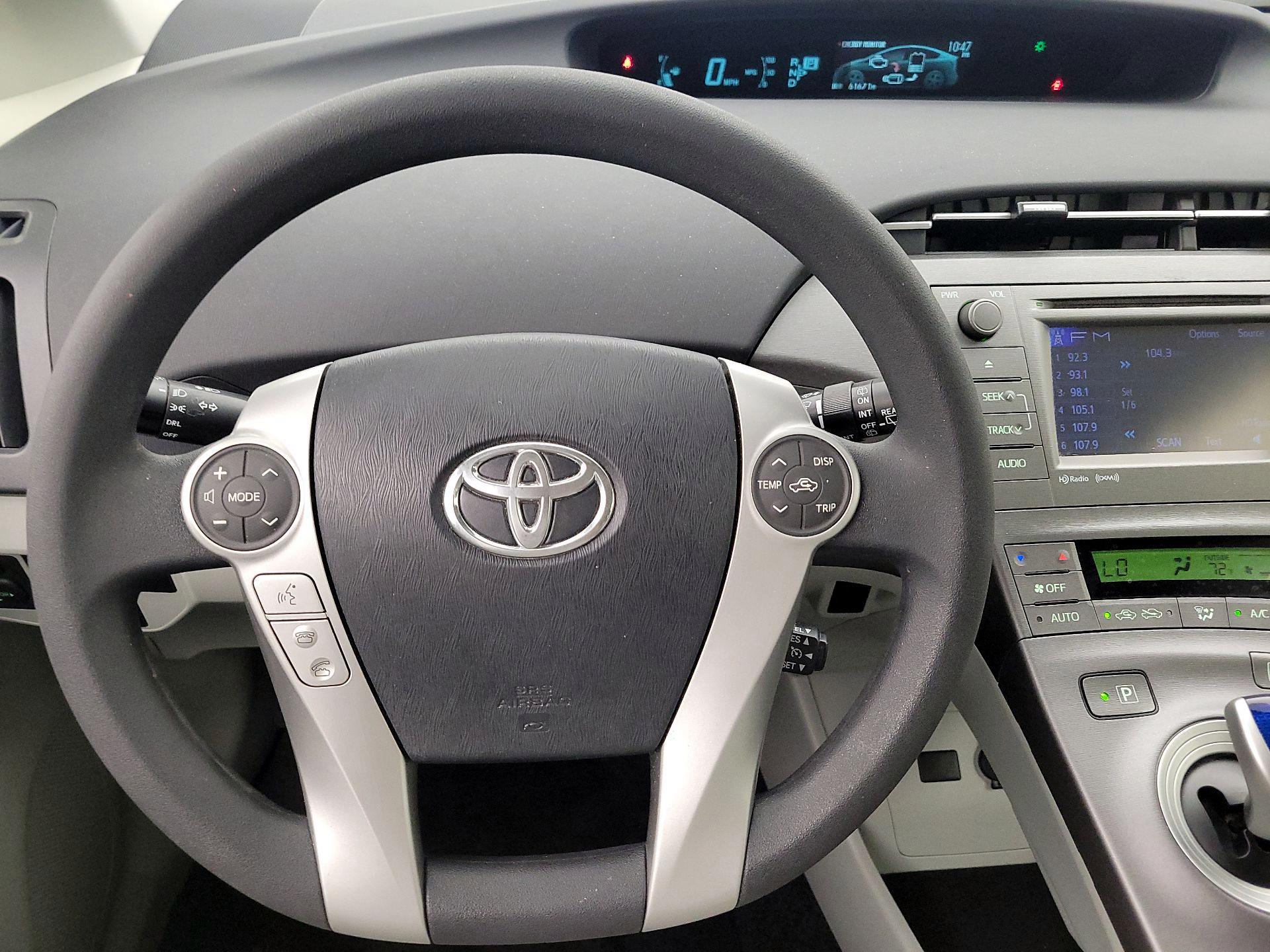Thumbnail: 2014 Toyota Prius - 10