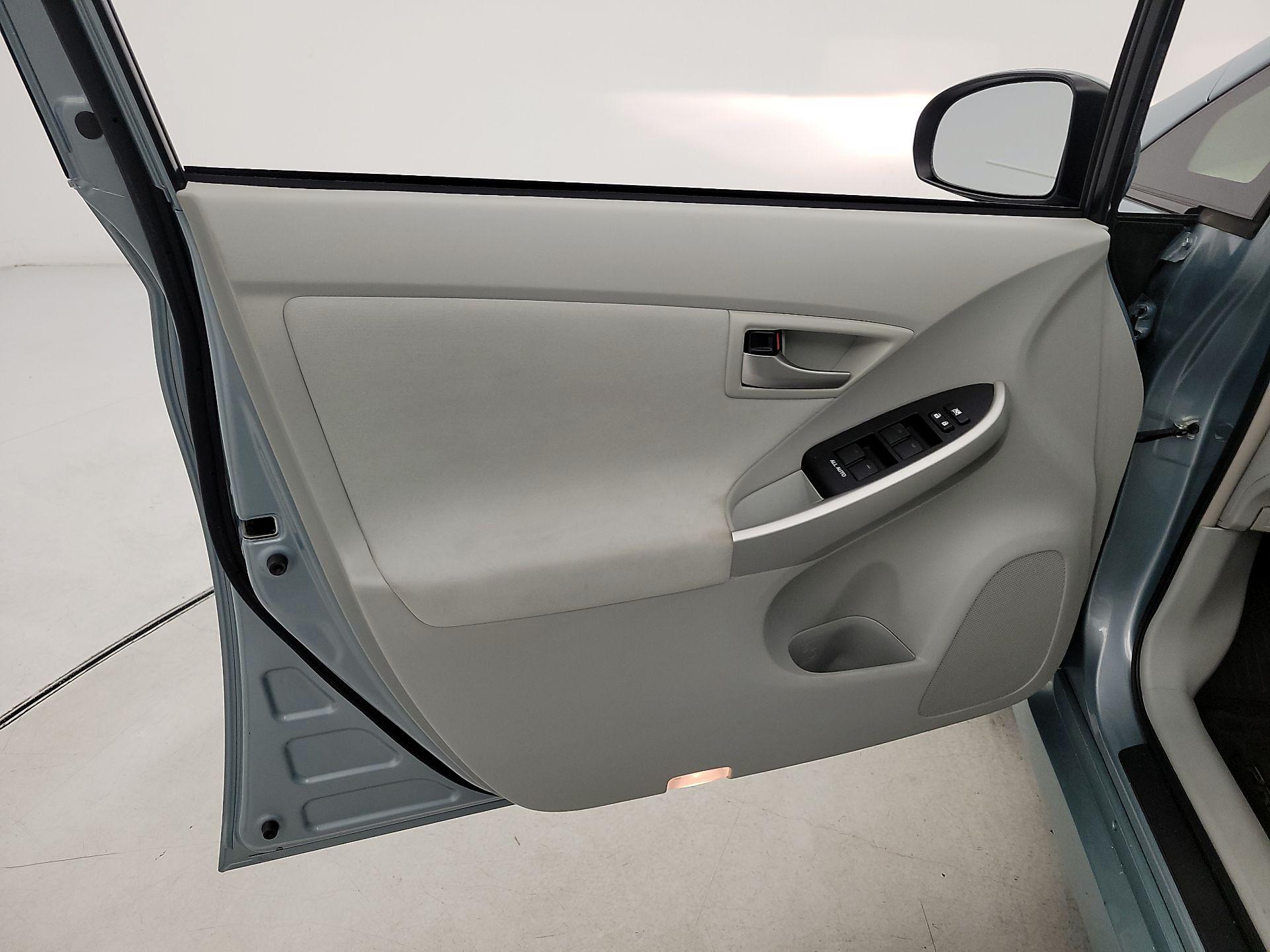 Thumbnail: 2014 Toyota Prius - 12