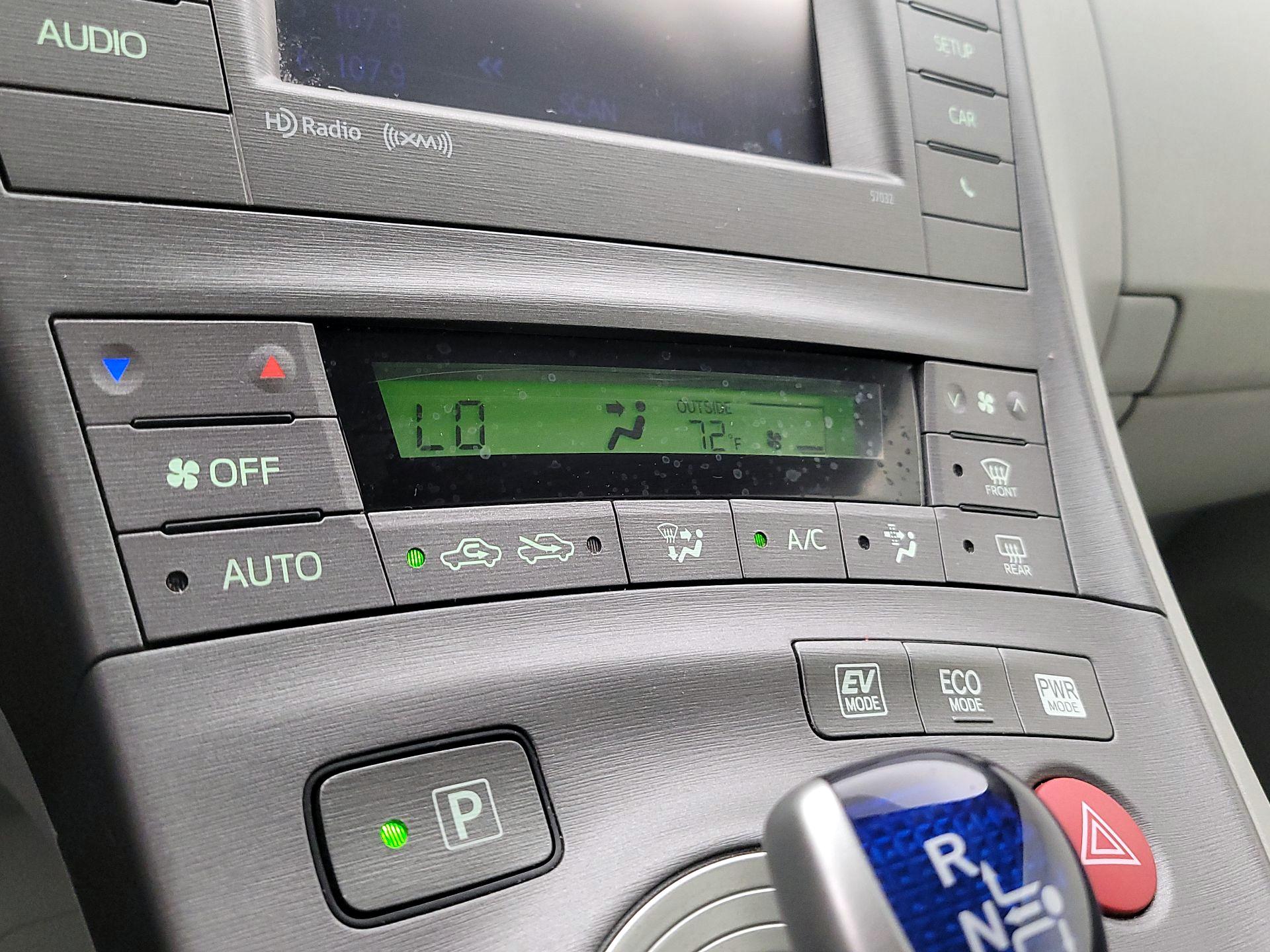 Thumbnail: 2014 Toyota Prius - 16