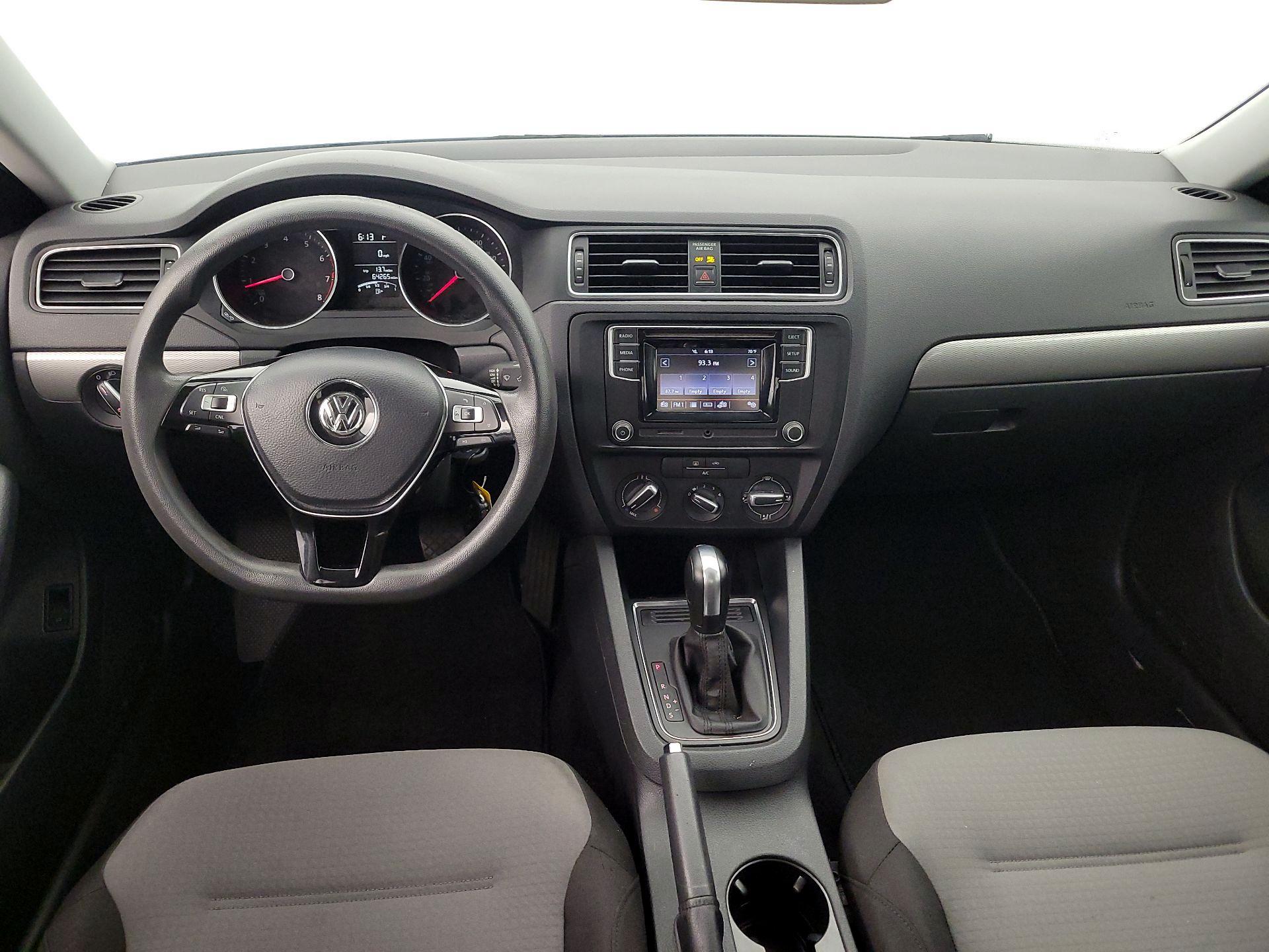 Thumbnail: 2017 Volkswagen Jetta - 9