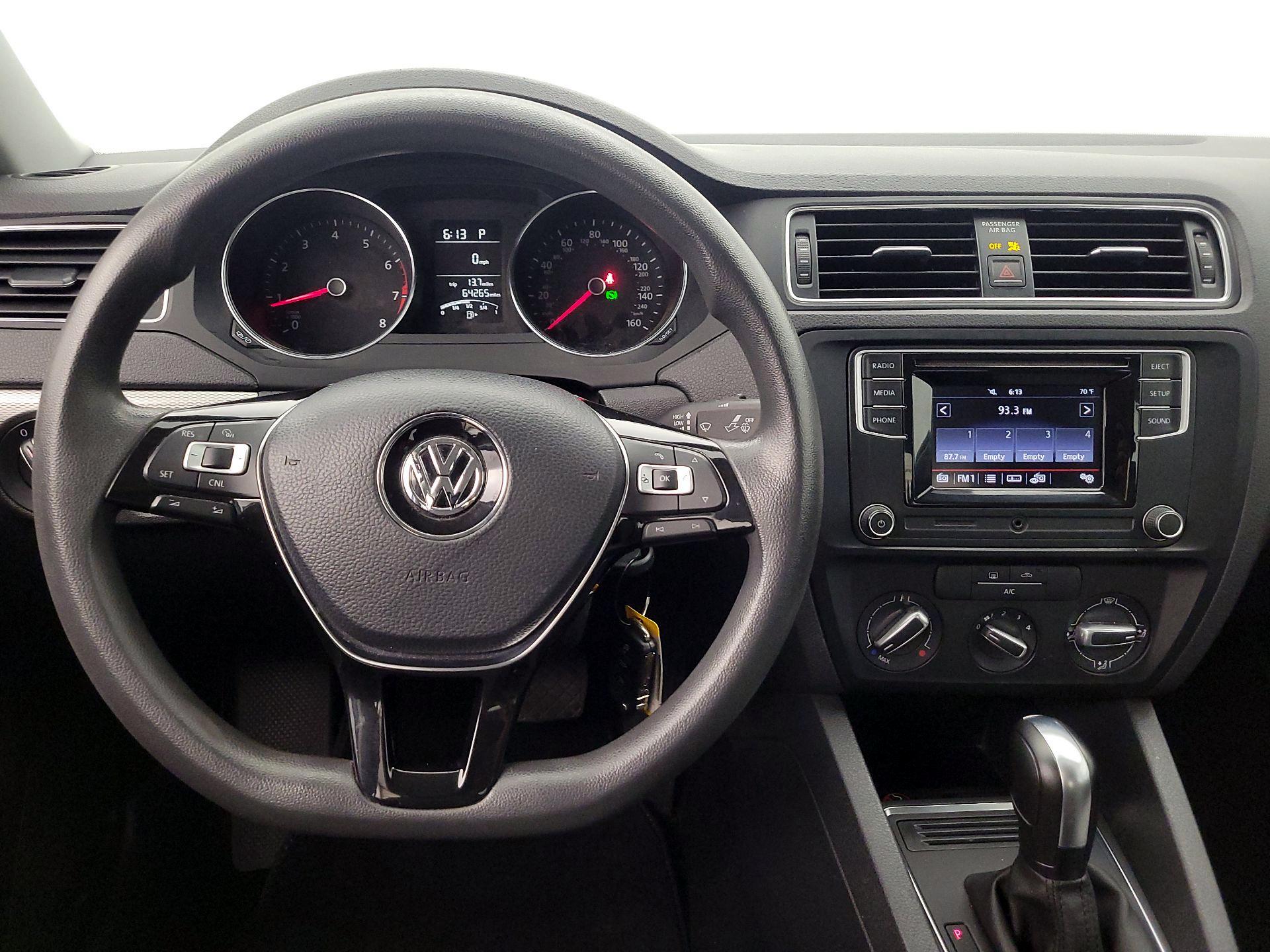 Thumbnail: 2017 Volkswagen Jetta - 10