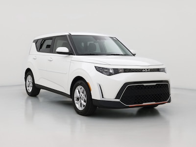 White 2023 Kia Soul LX