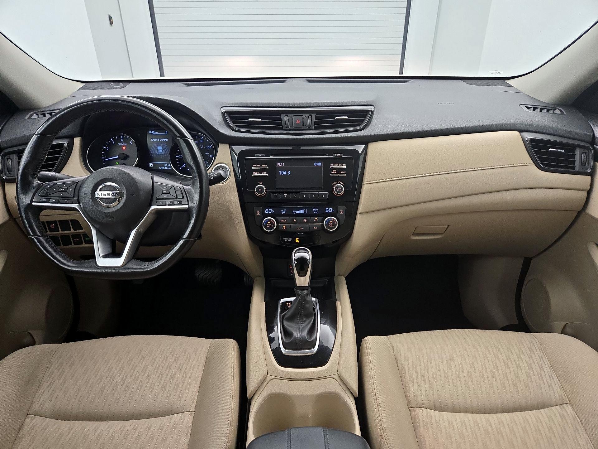 Thumbnail: 2017 Nissan Rogue - 9