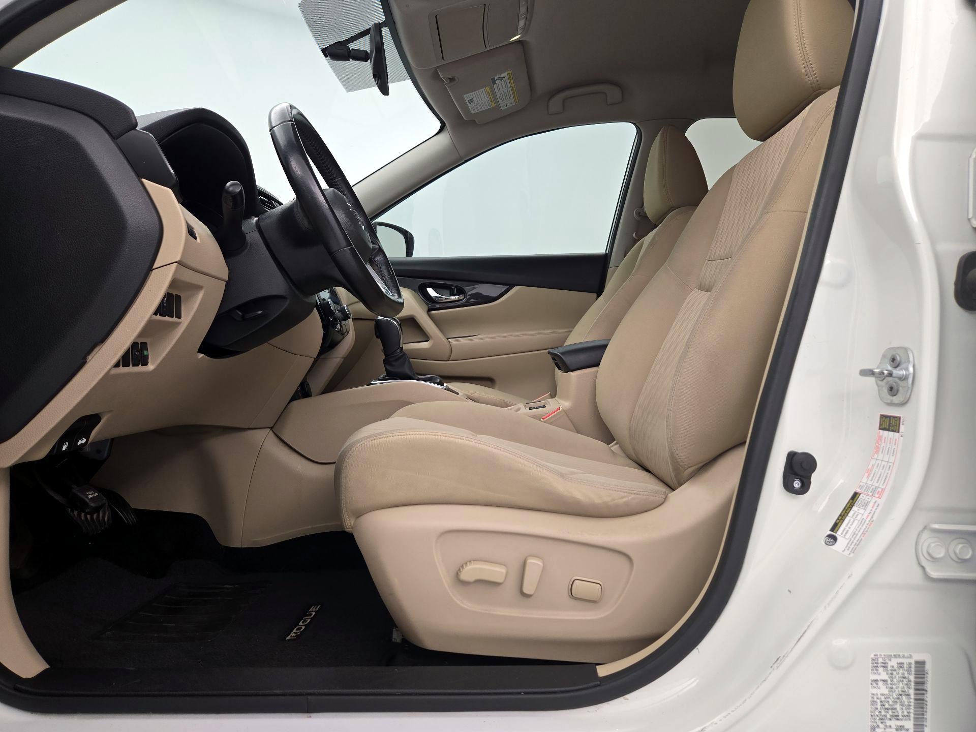 Thumbnail: 2017 Nissan Rogue - 11