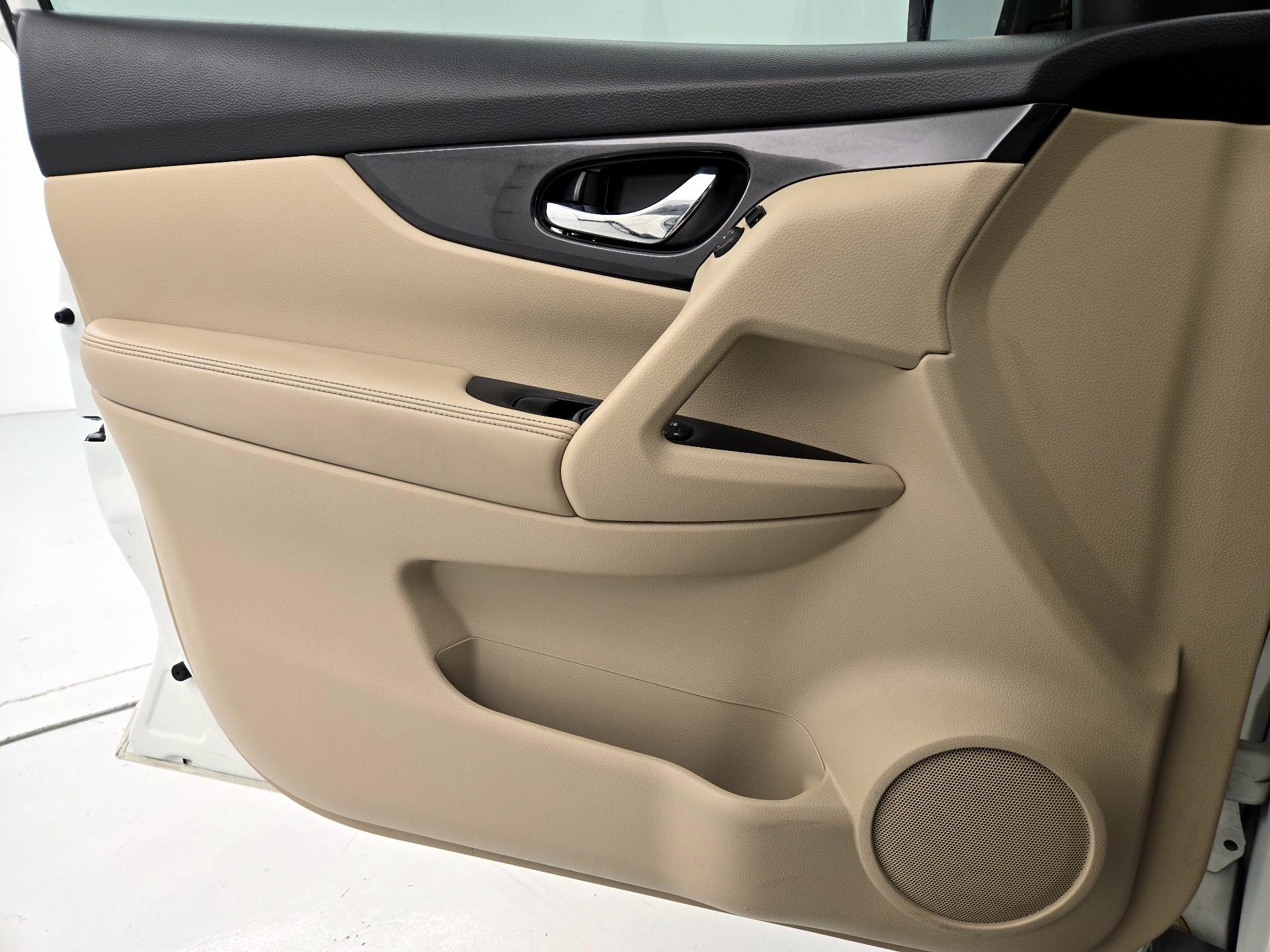 Thumbnail: 2017 Nissan Rogue - 12