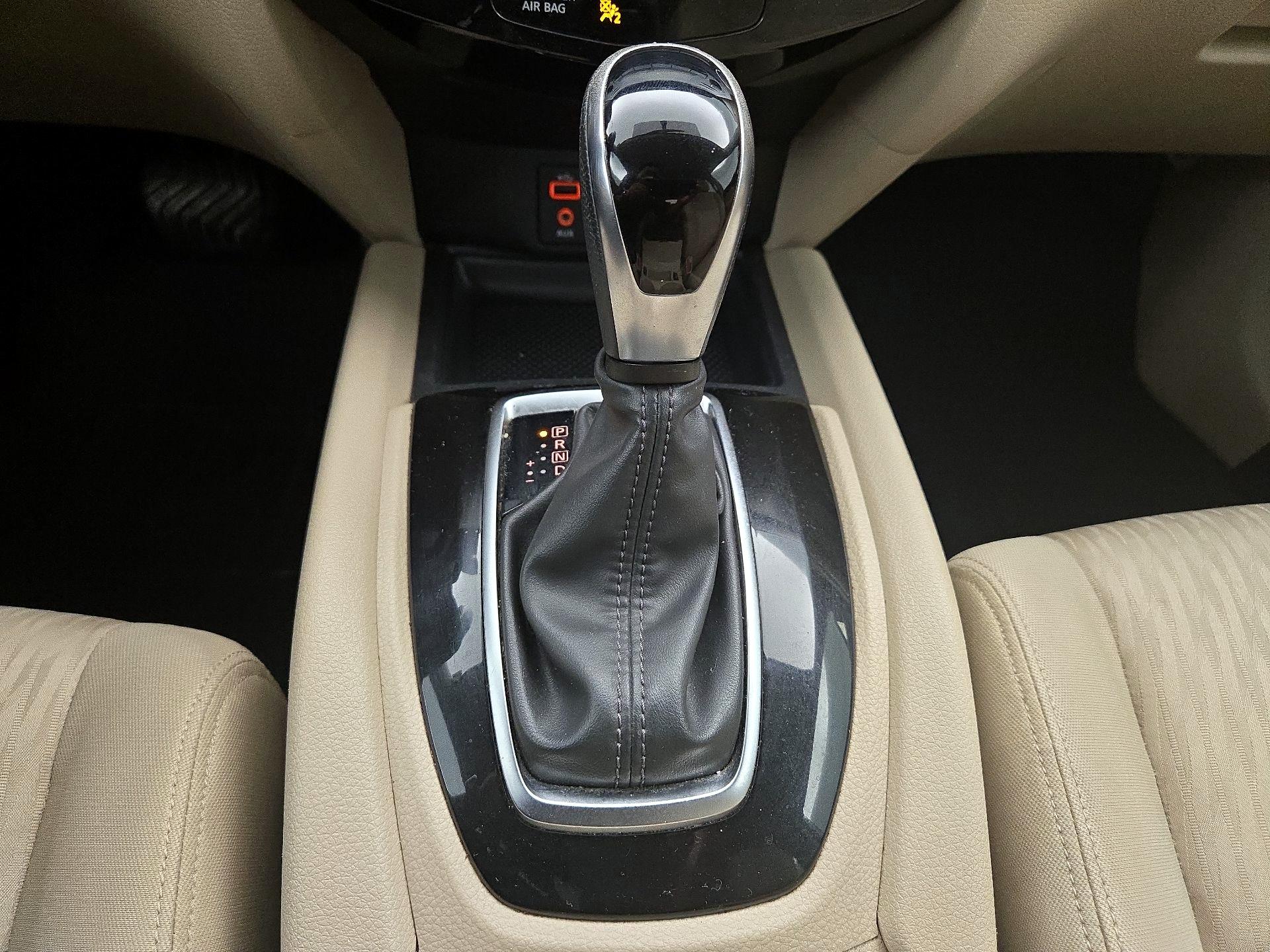 Thumbnail: 2017 Nissan Rogue - 17