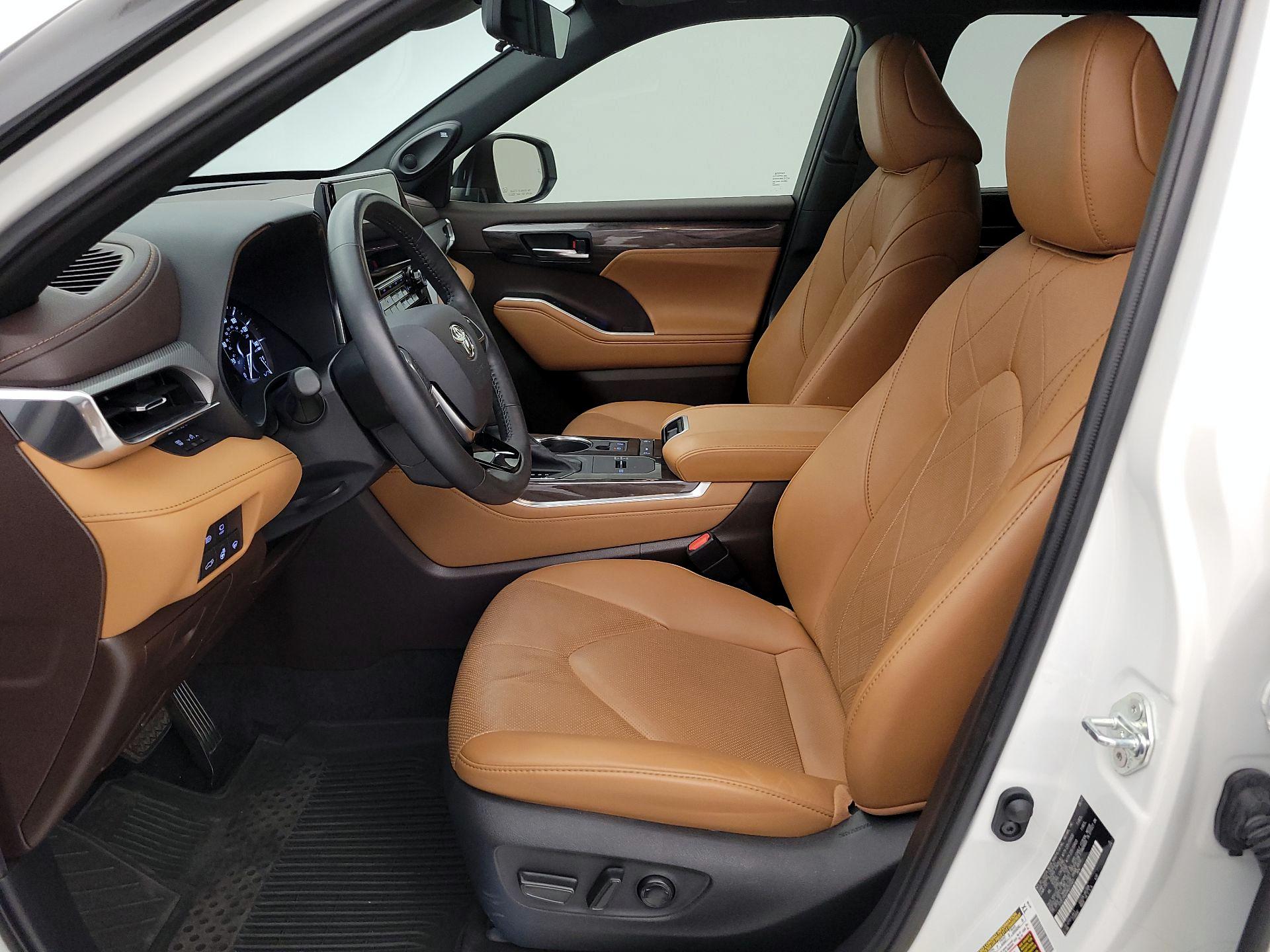 Thumbnail: 2021 Toyota Highlander - 11