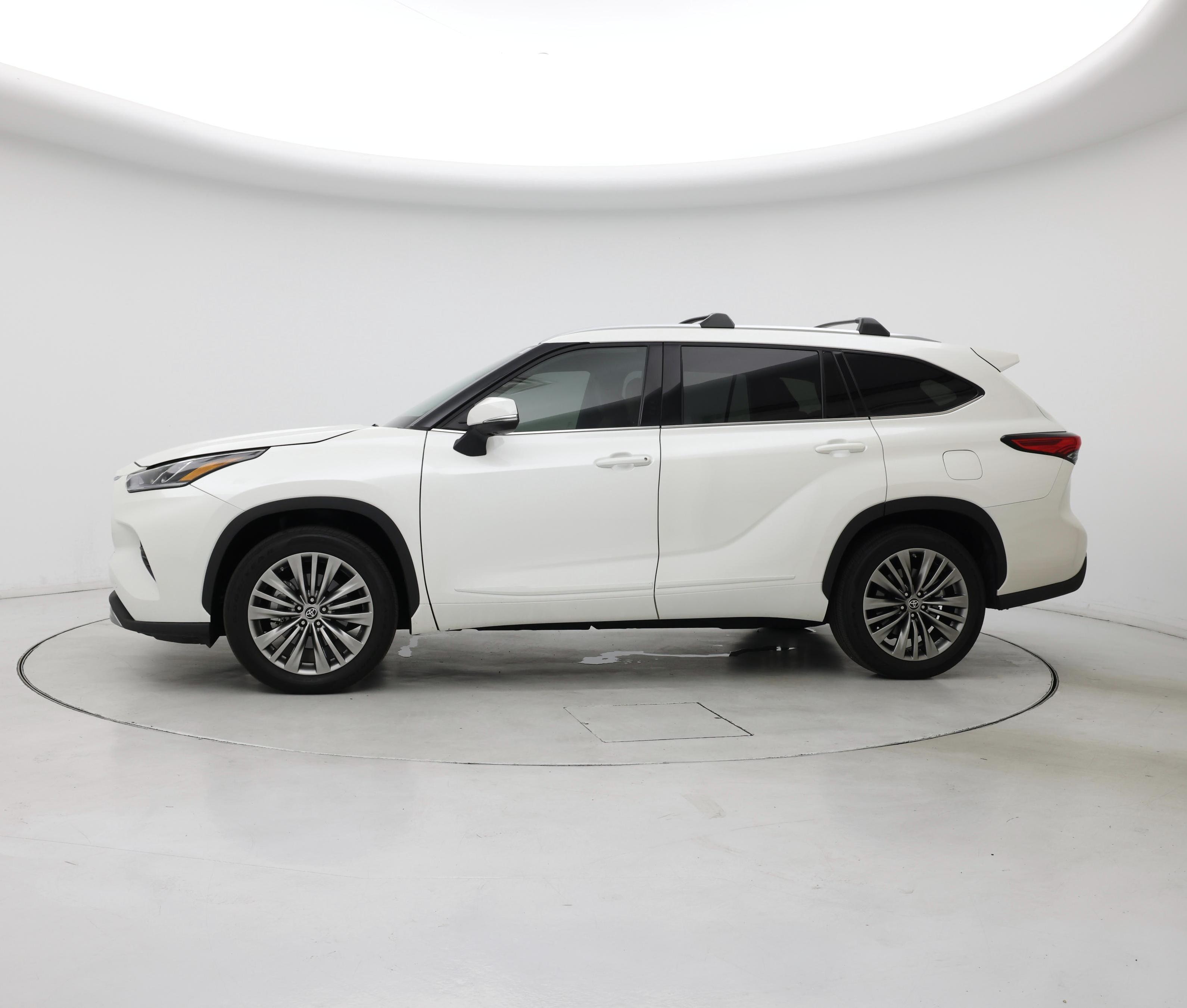 Thumbnail: 2021 Toyota Highlander - 3