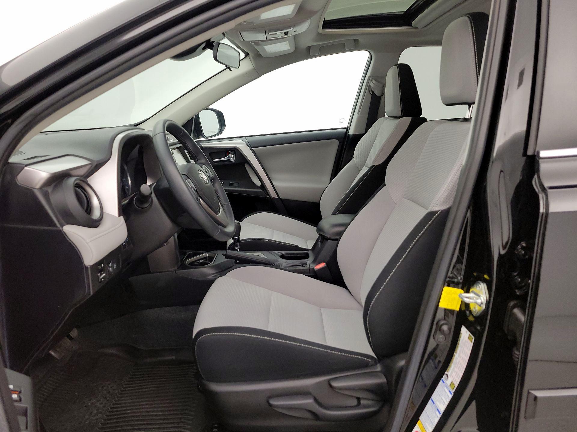 Thumbnail: 2016 Toyota RAV4 - 11