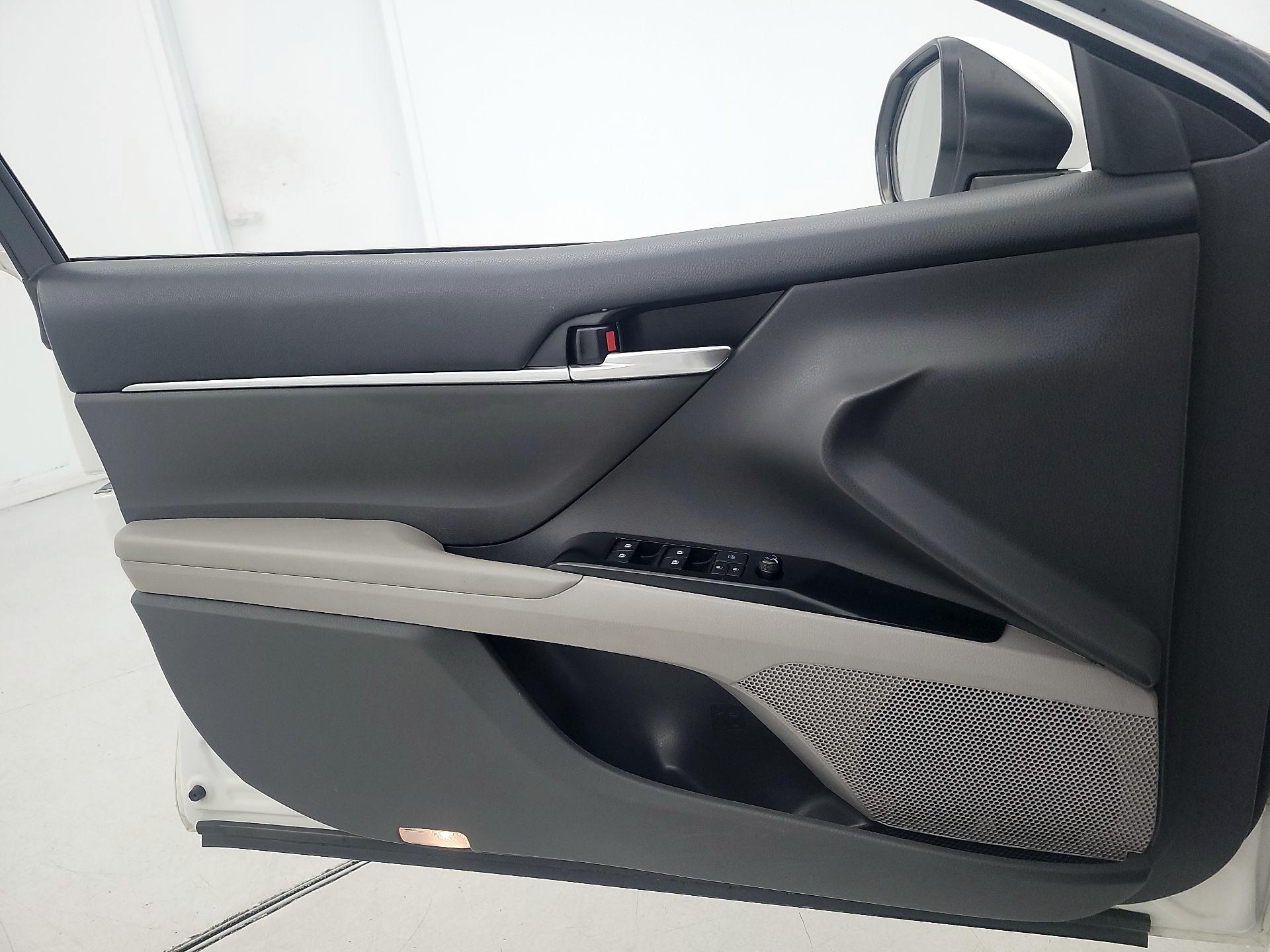 Thumbnail: 2018 Toyota Camry - 12
