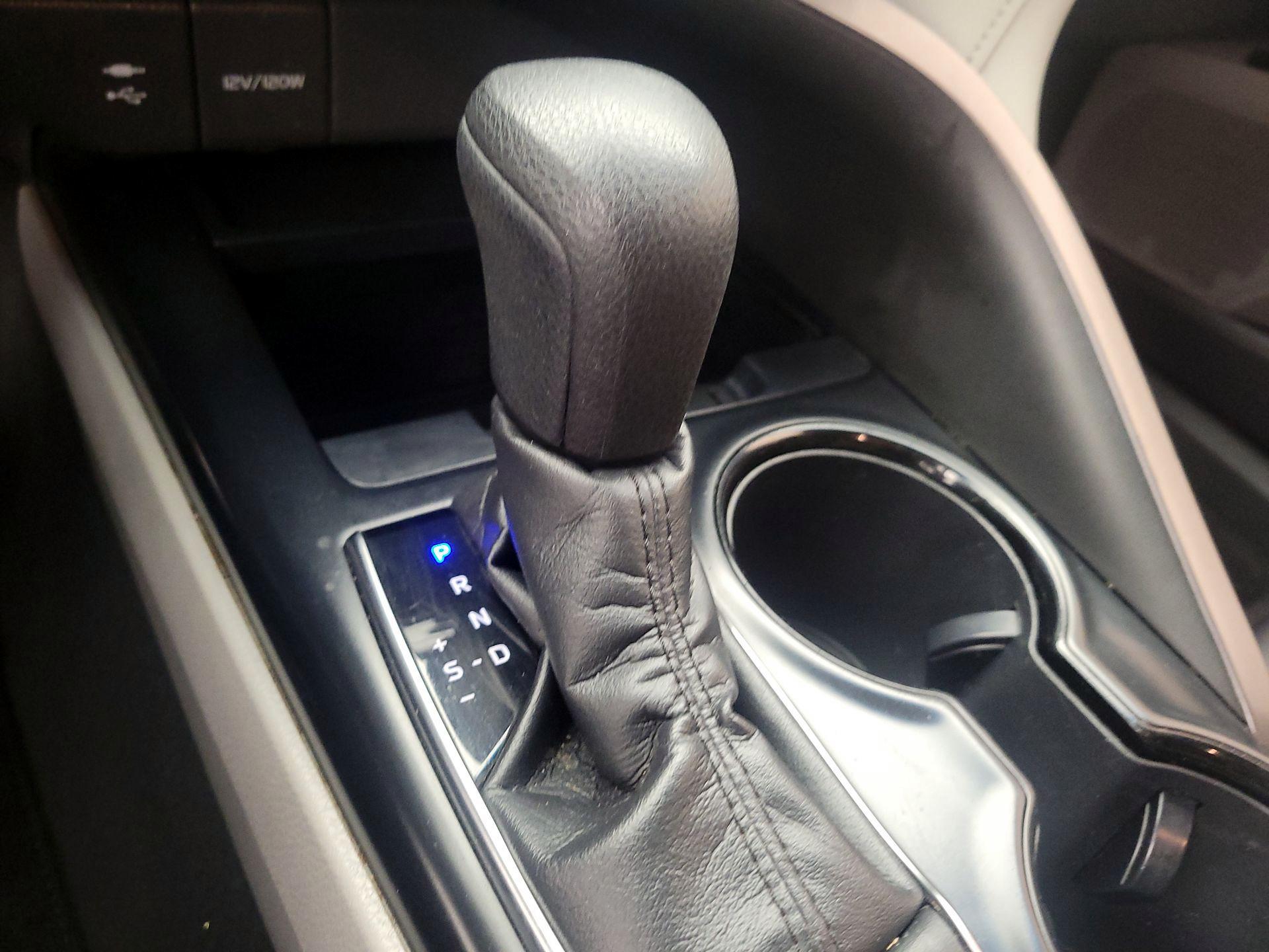 Thumbnail: 2018 Toyota Camry - 17