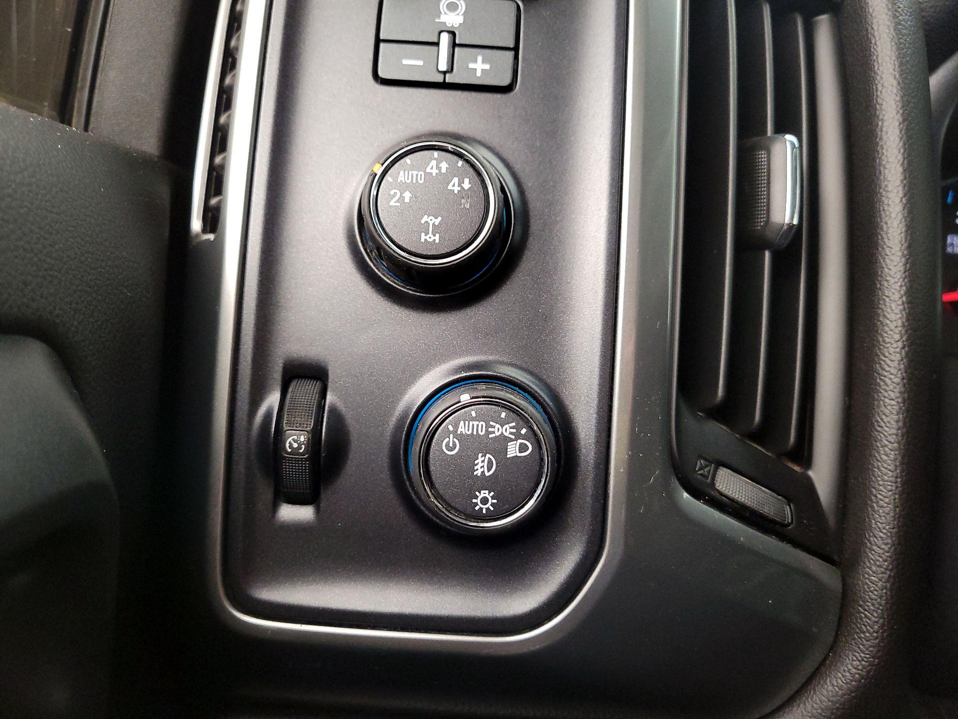 Thumbnail: 2016 Chevrolet Silverado 1500 - 13