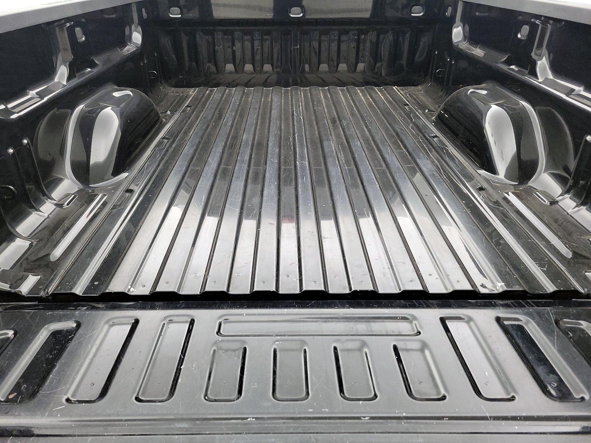Thumbnail: 2016 Chevrolet Silverado 1500 - 19