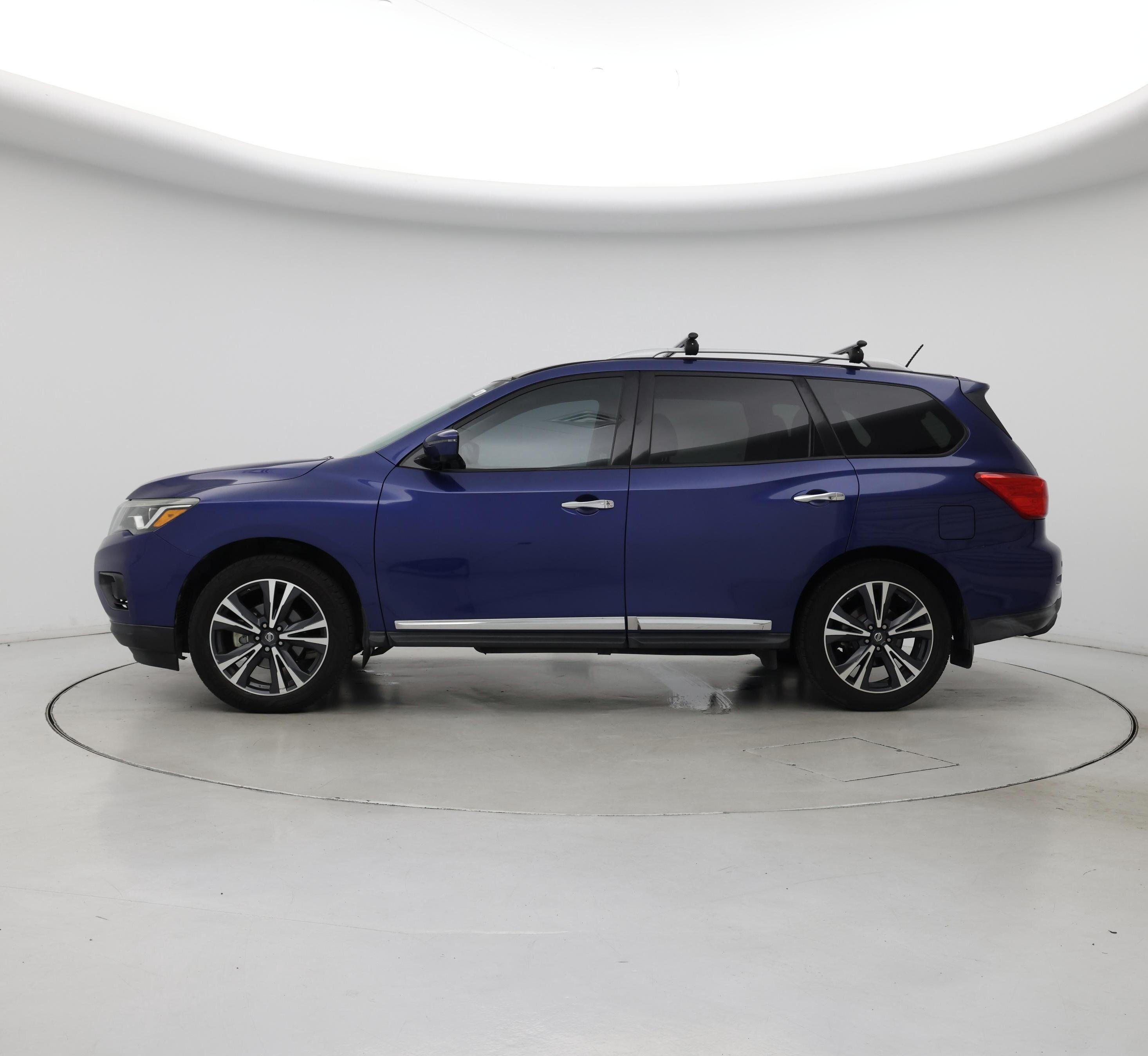 Thumbnail: 2017 Nissan Pathfinder - 3