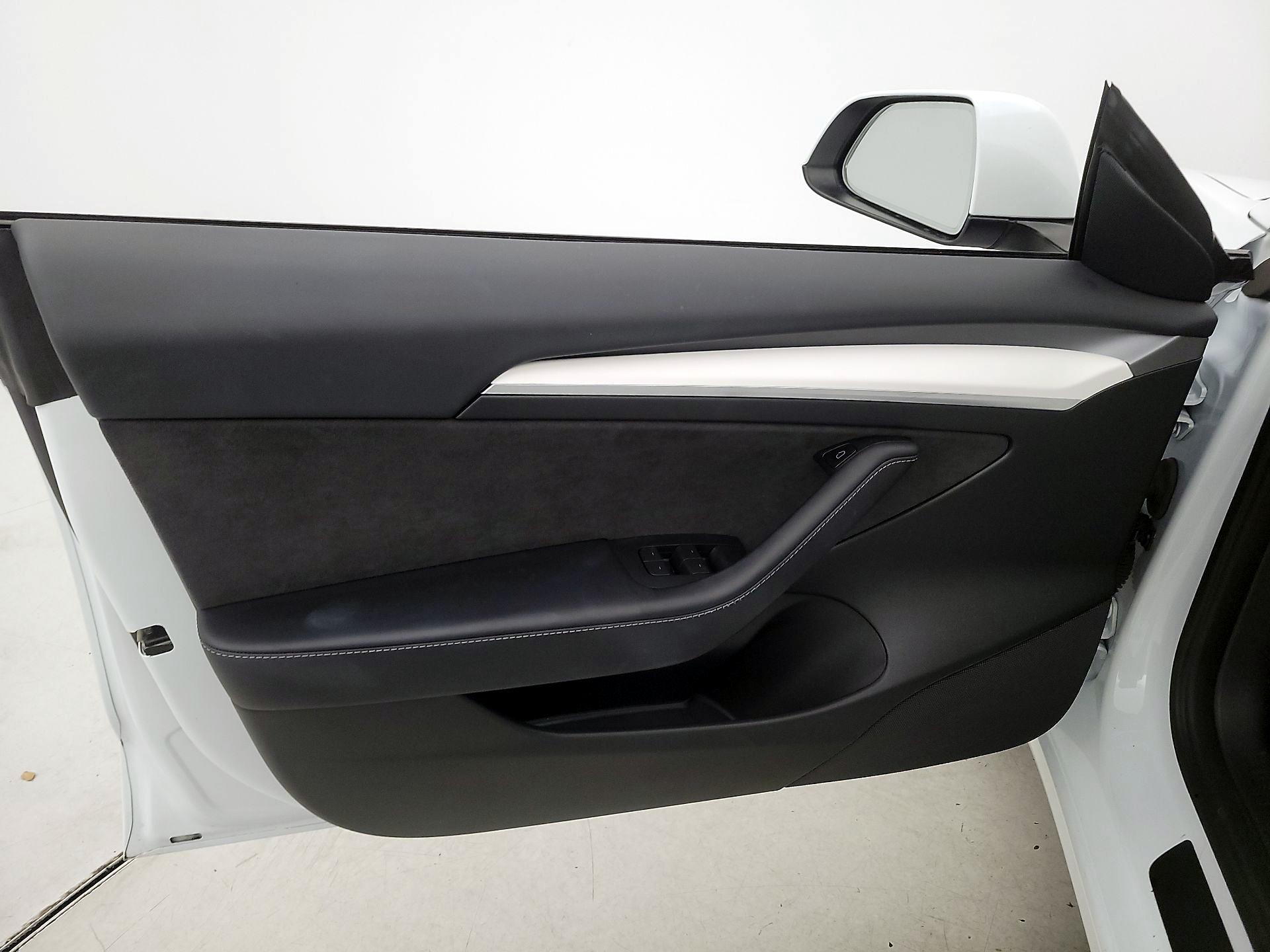 Thumbnail: 2023 Tesla Model 3 - 12