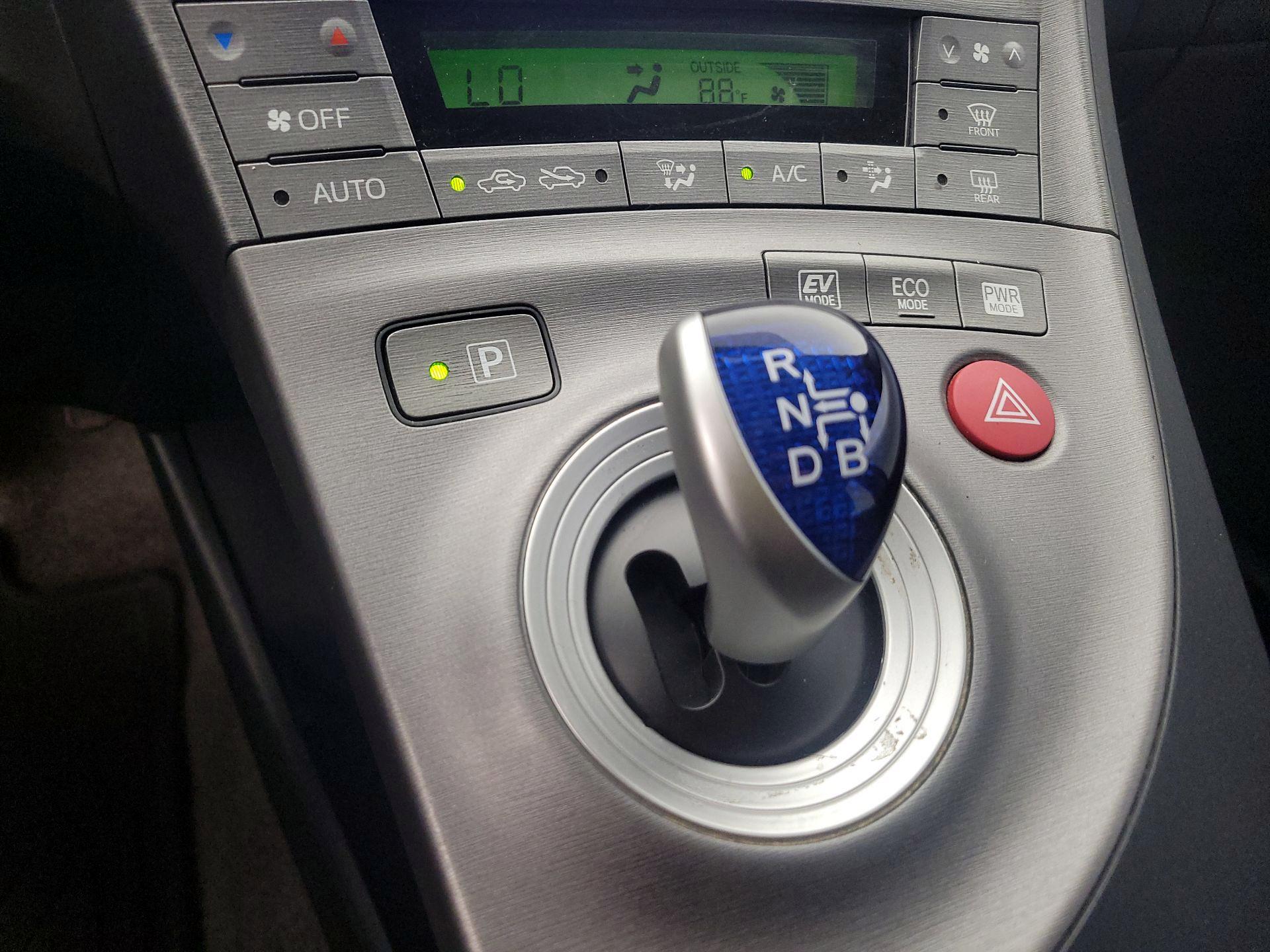 Thumbnail: 2013 Toyota Prius - 17