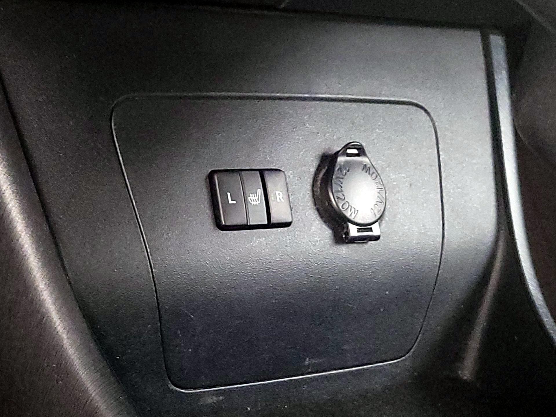 Thumbnail: 2013 Toyota Prius - 18