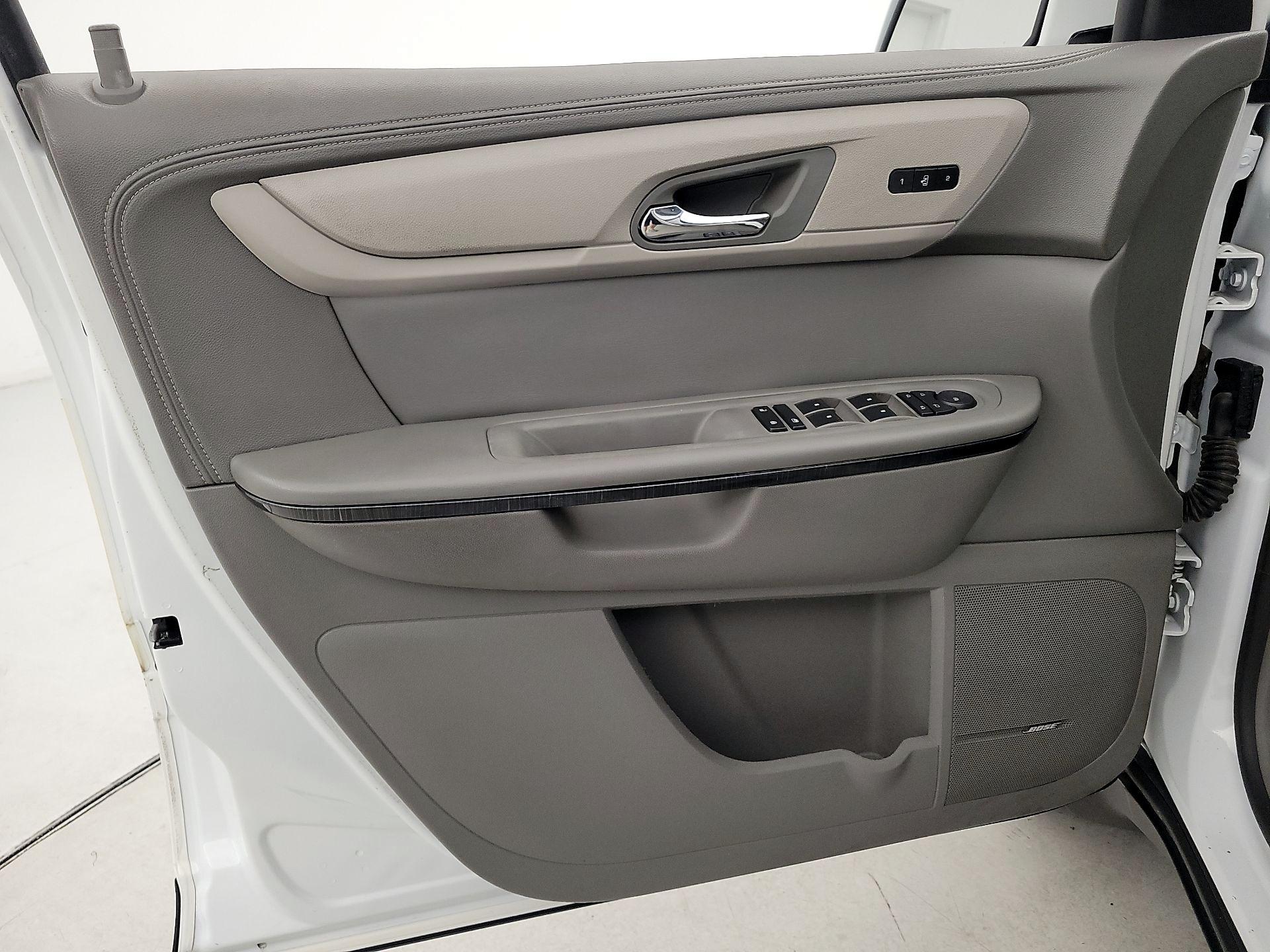Thumbnail: 2016 Chevrolet Traverse - 12