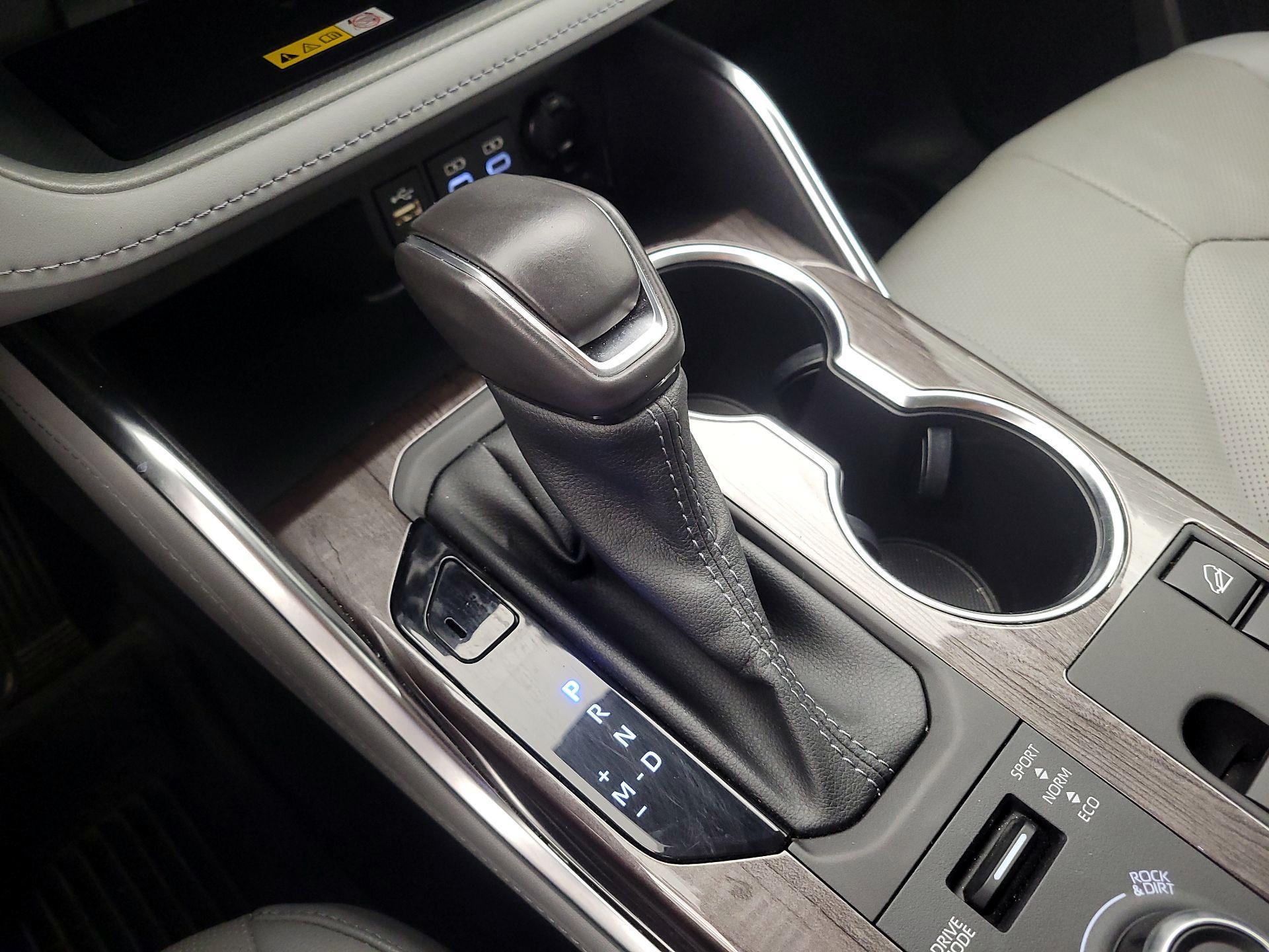 Thumbnail: 2023 Toyota Highlander - 17
