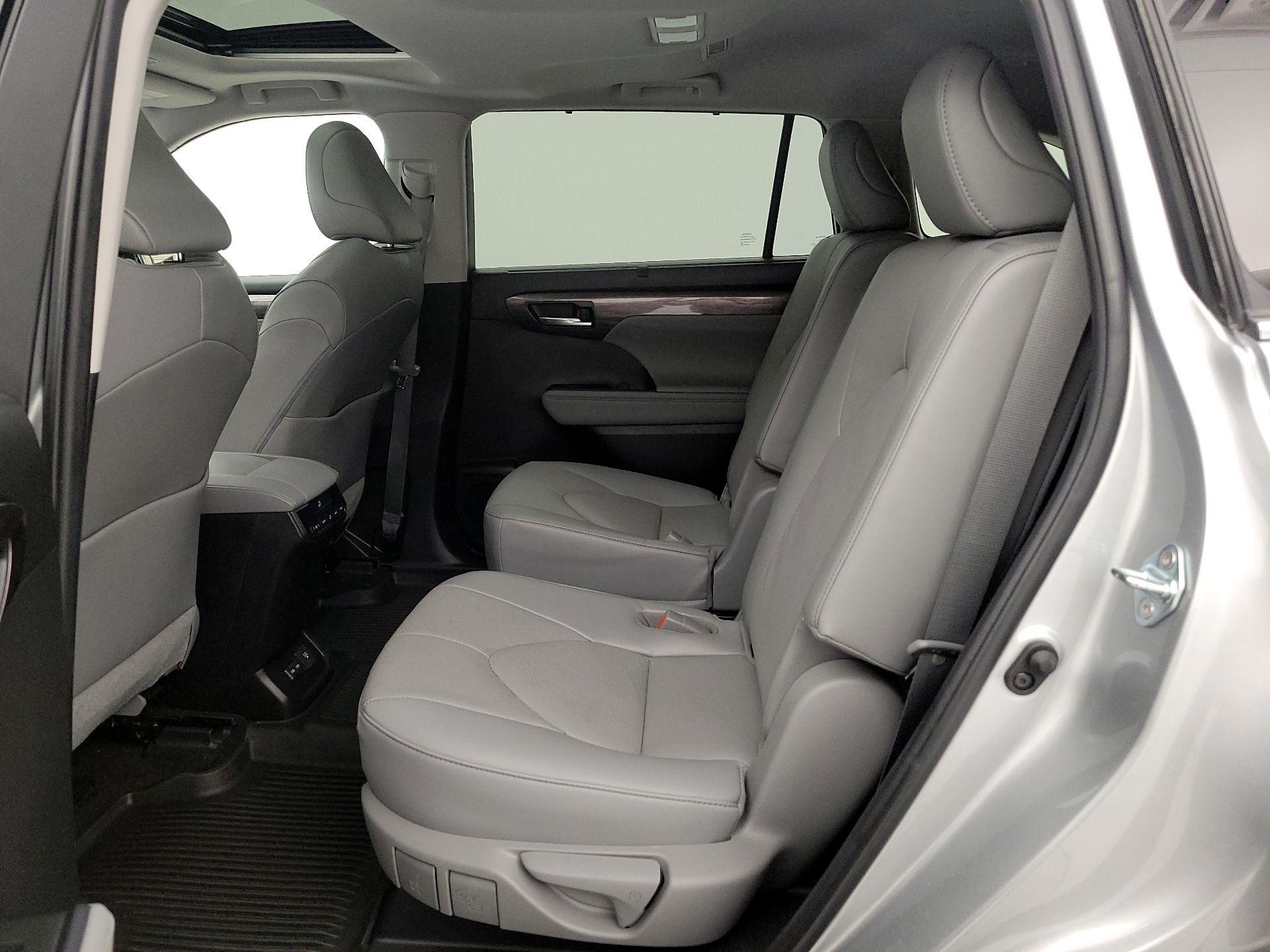Thumbnail: 2023 Toyota Highlander - 20