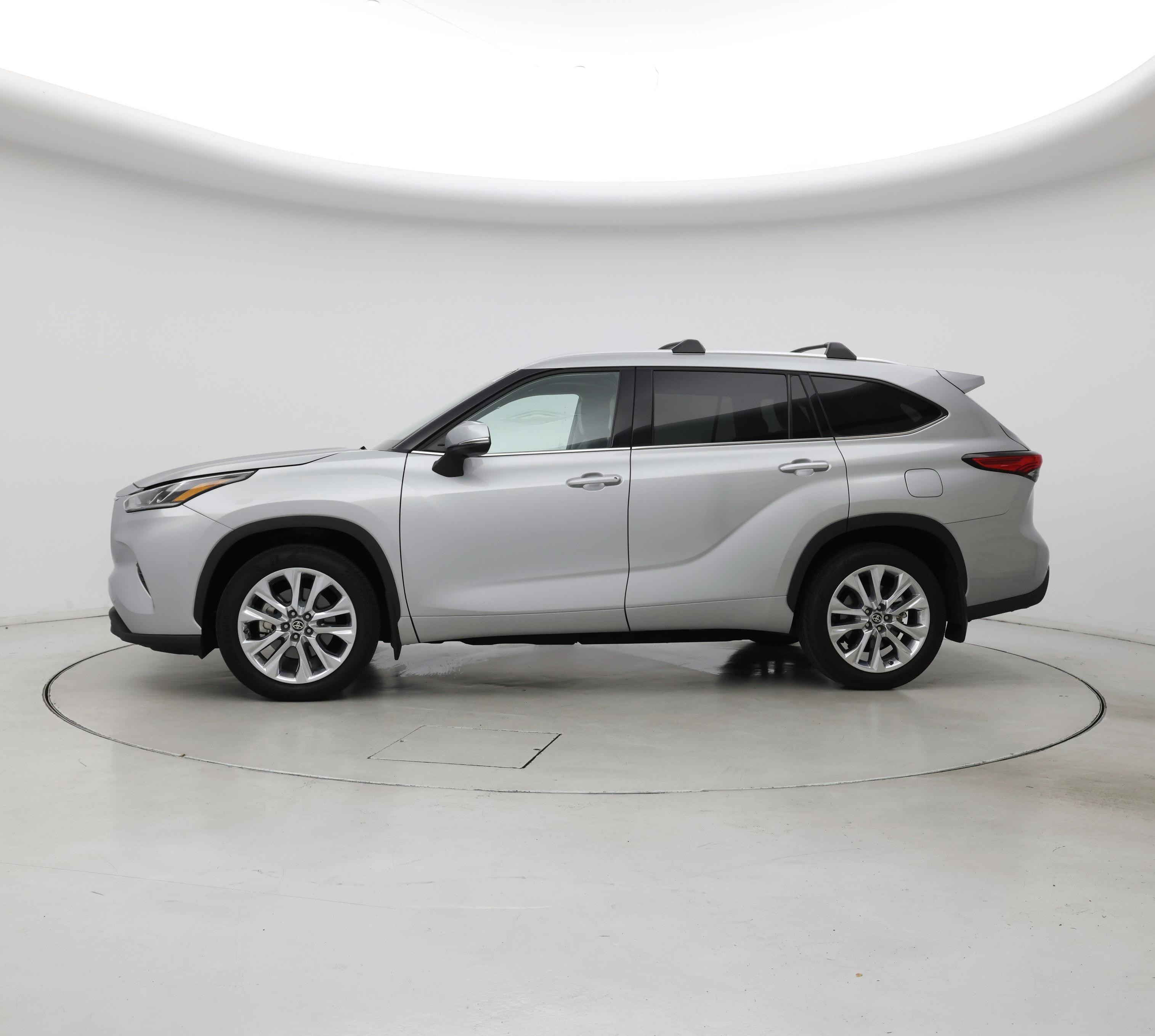 Thumbnail: 2023 Toyota Highlander - 3