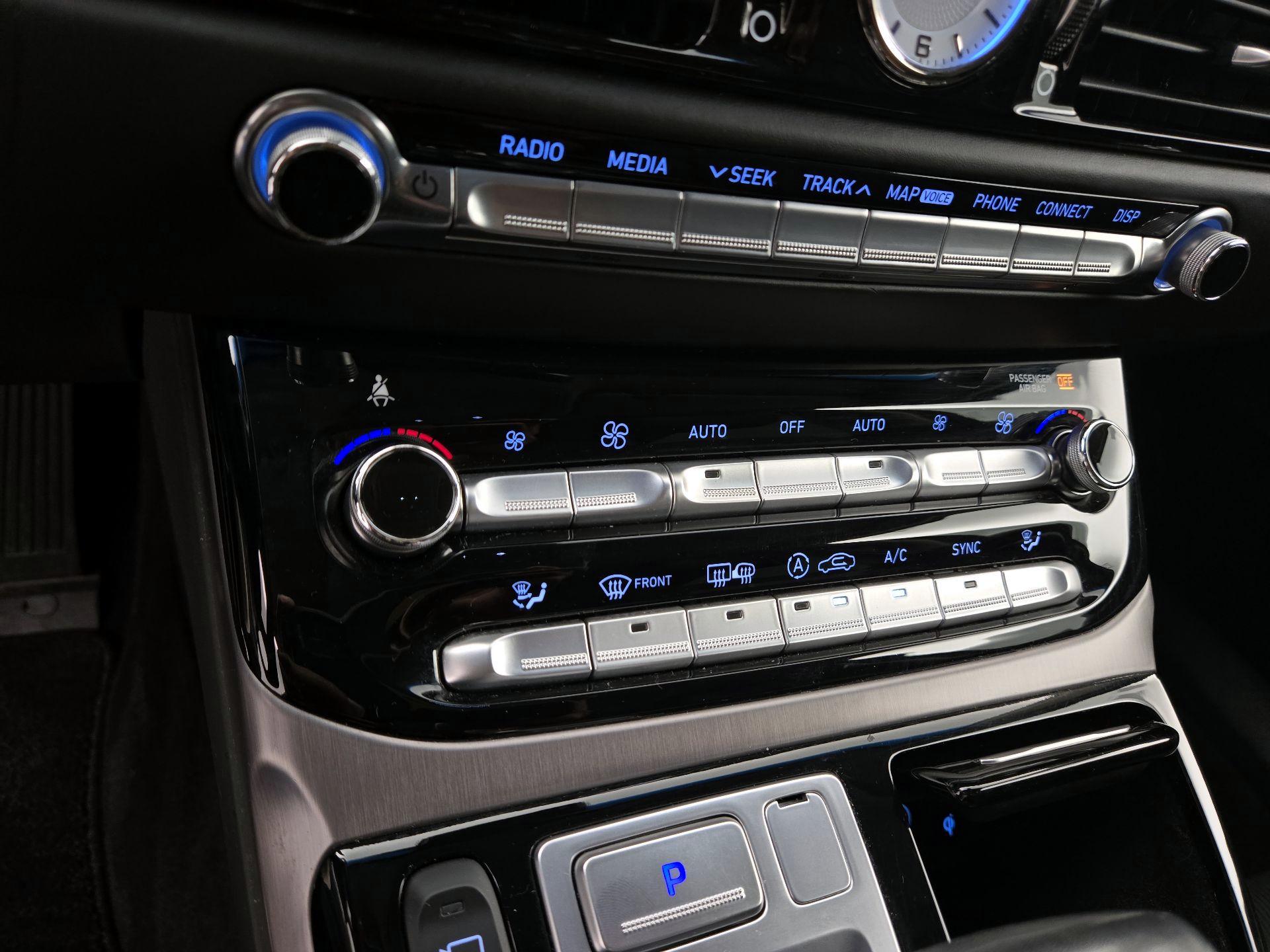 Thumbnail: 2019 Genesis G90 - 17