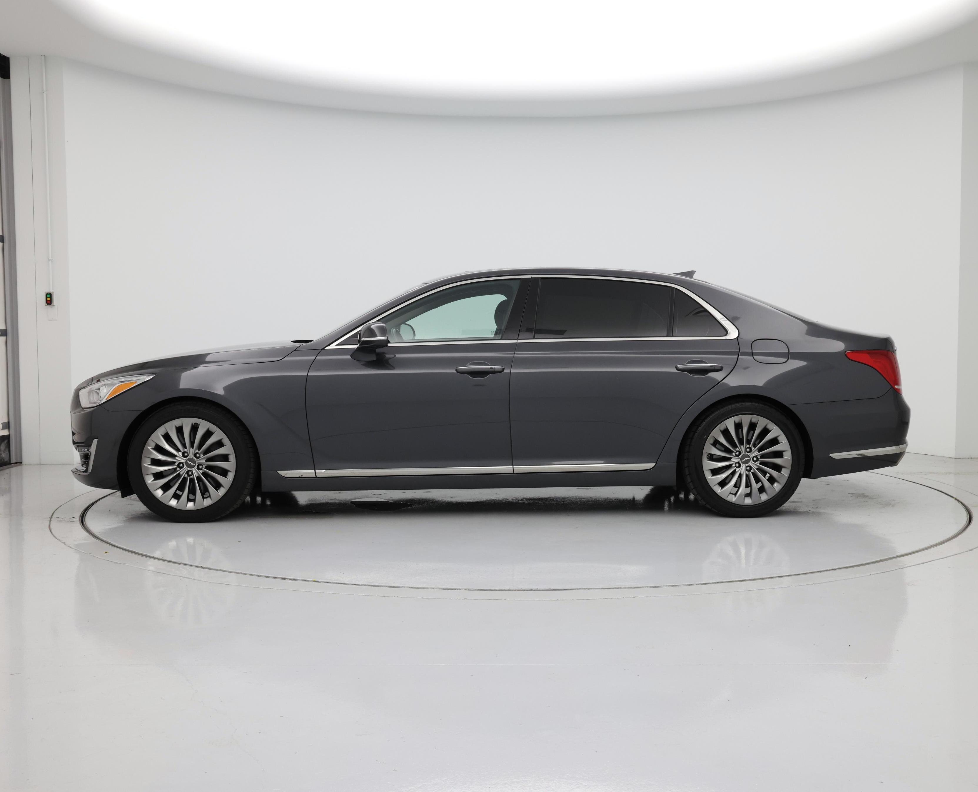 Thumbnail: 2019 Genesis G90 - 3