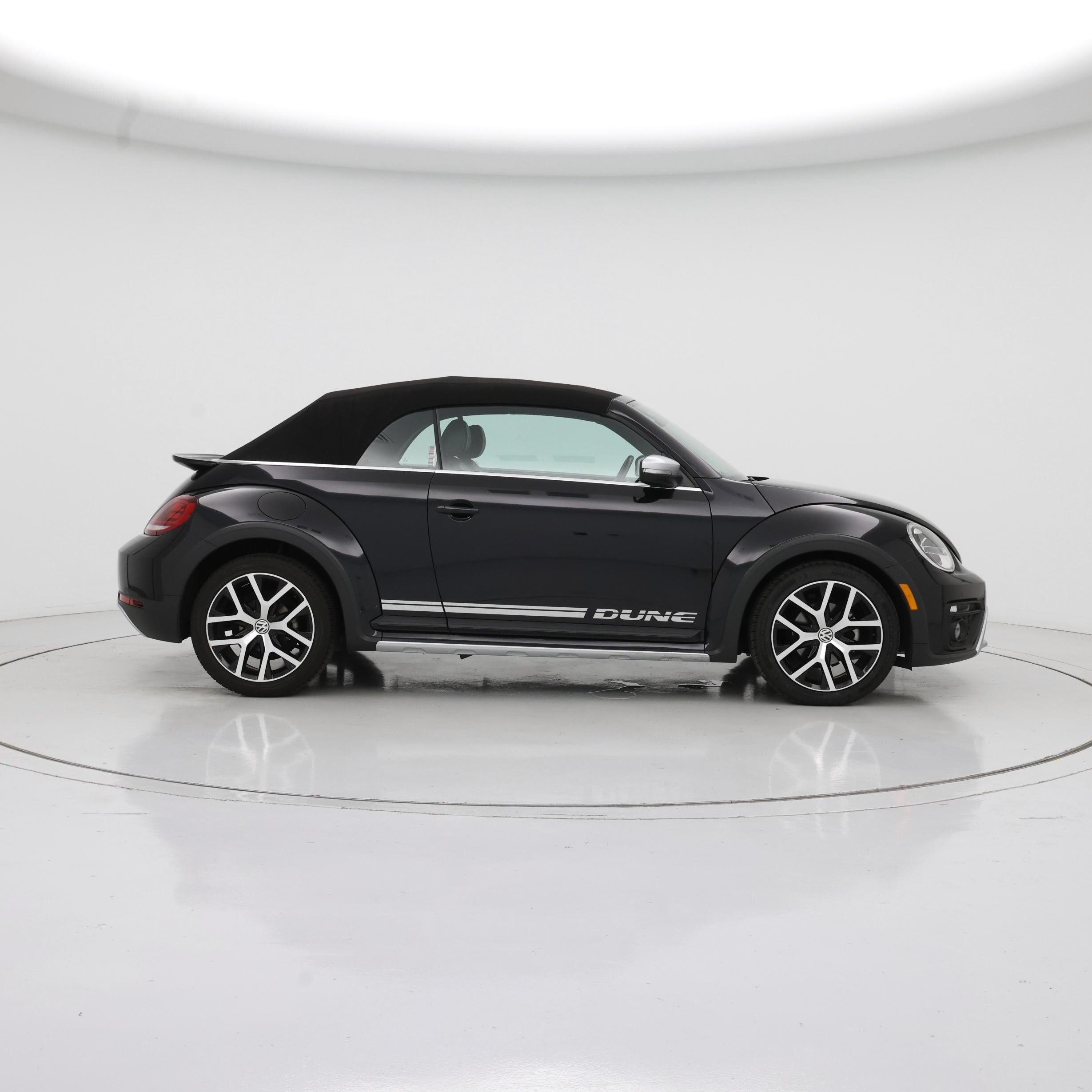 Thumbnail: 2017 Volkswagen Beetle - 7