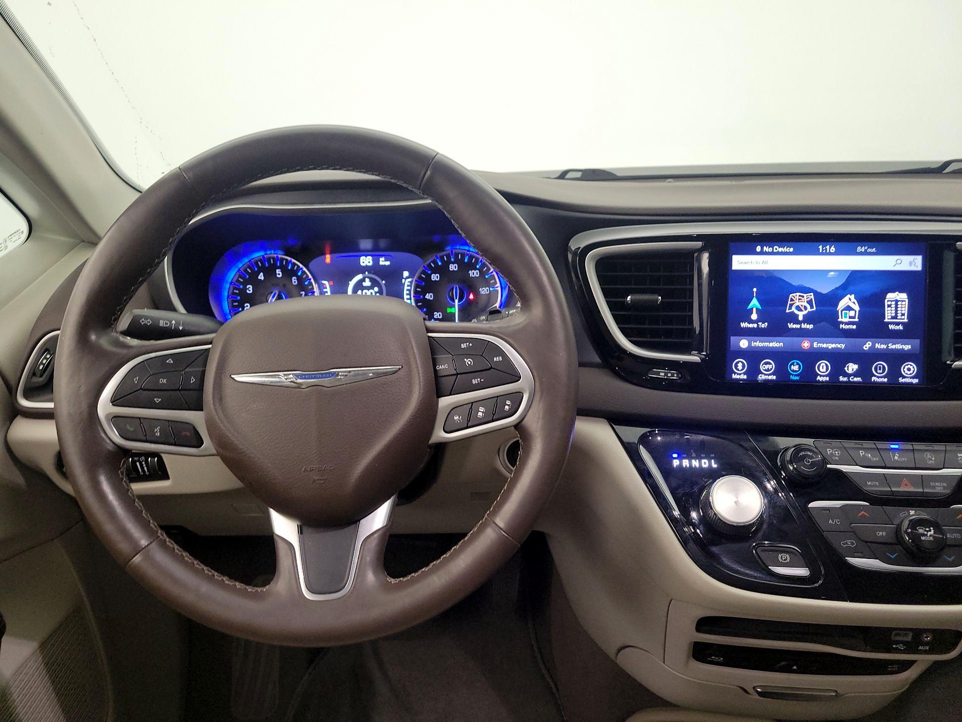 Thumbnail: 2020 Chrysler Pacifica - 10
