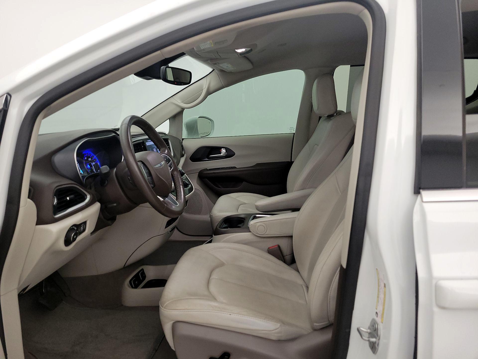 Thumbnail: 2020 Chrysler Pacifica - 11