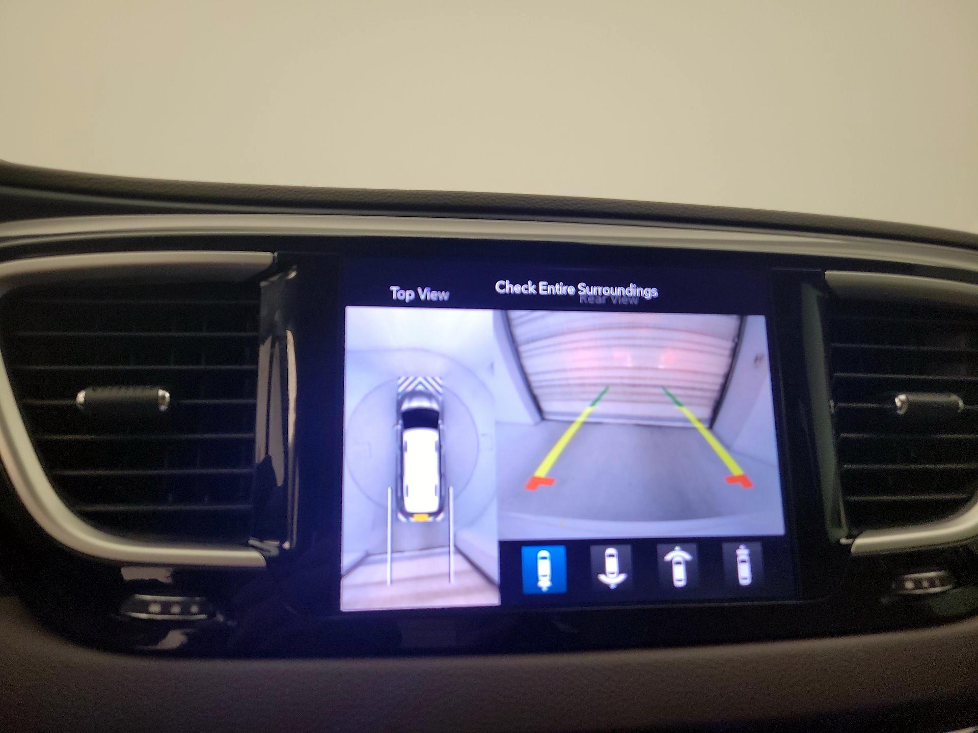 Thumbnail: 2020 Chrysler Pacifica - 15