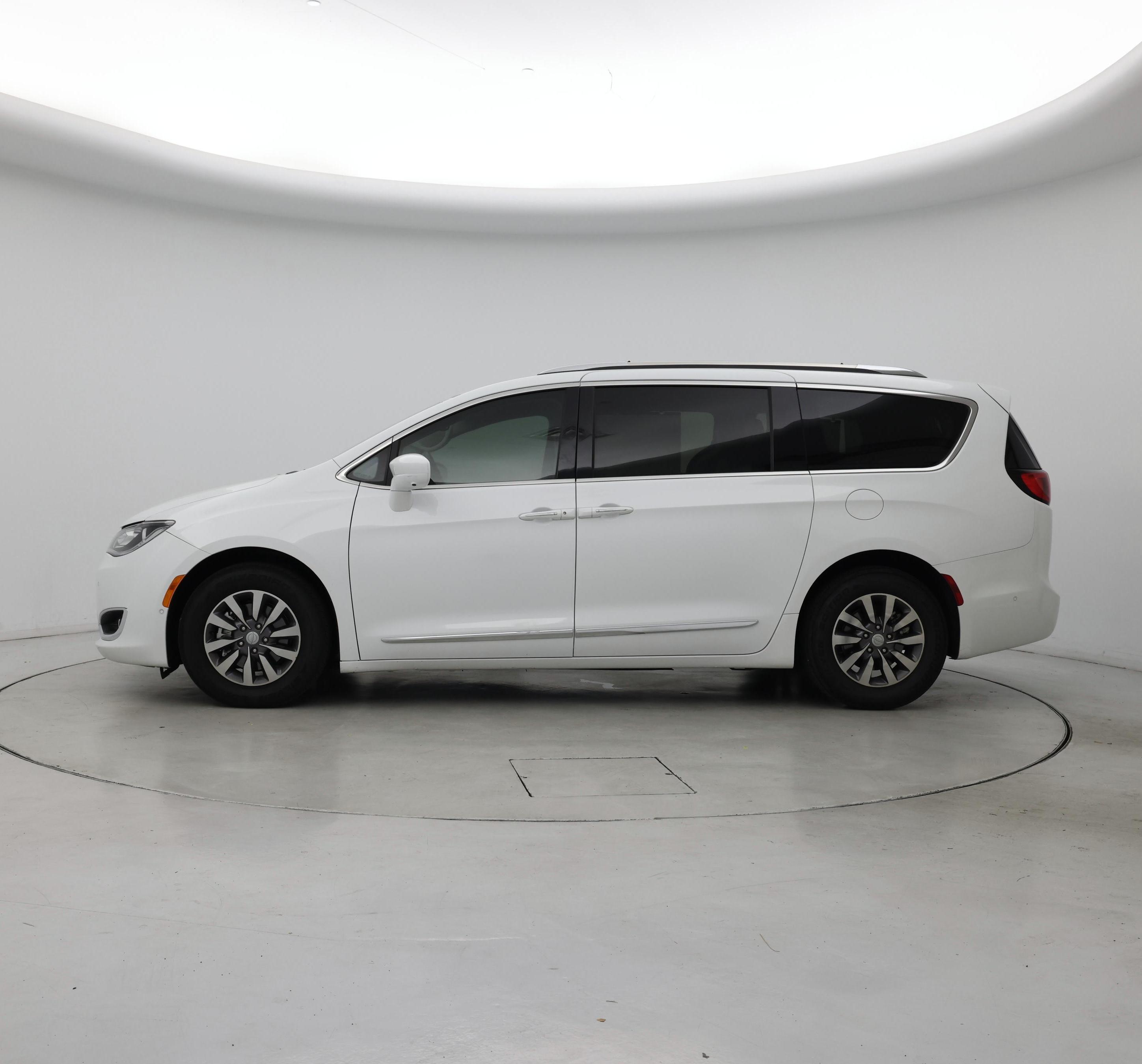 Thumbnail: 2020 Chrysler Pacifica - 3