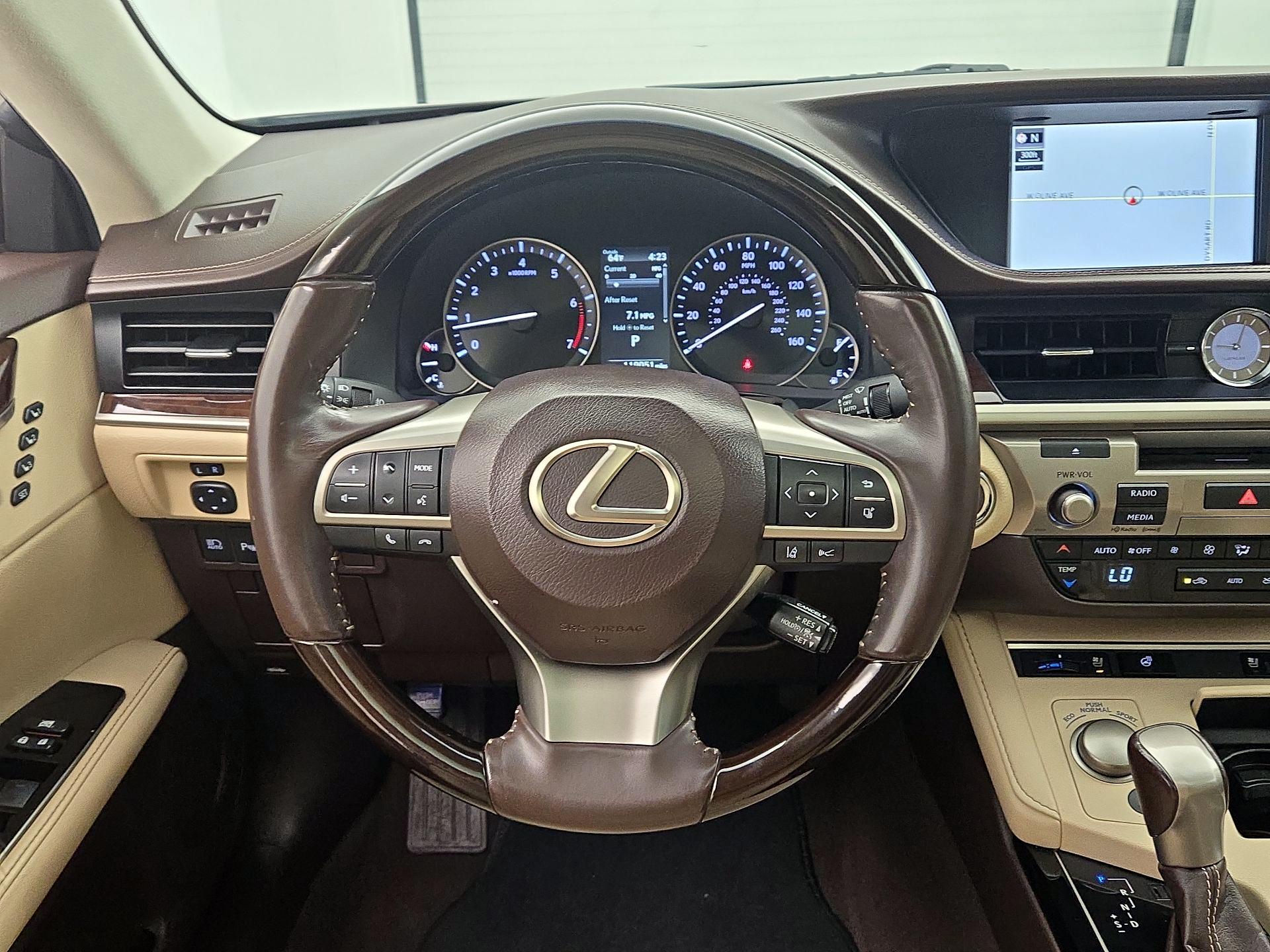 Thumbnail: 2017 Lexus ES - 10